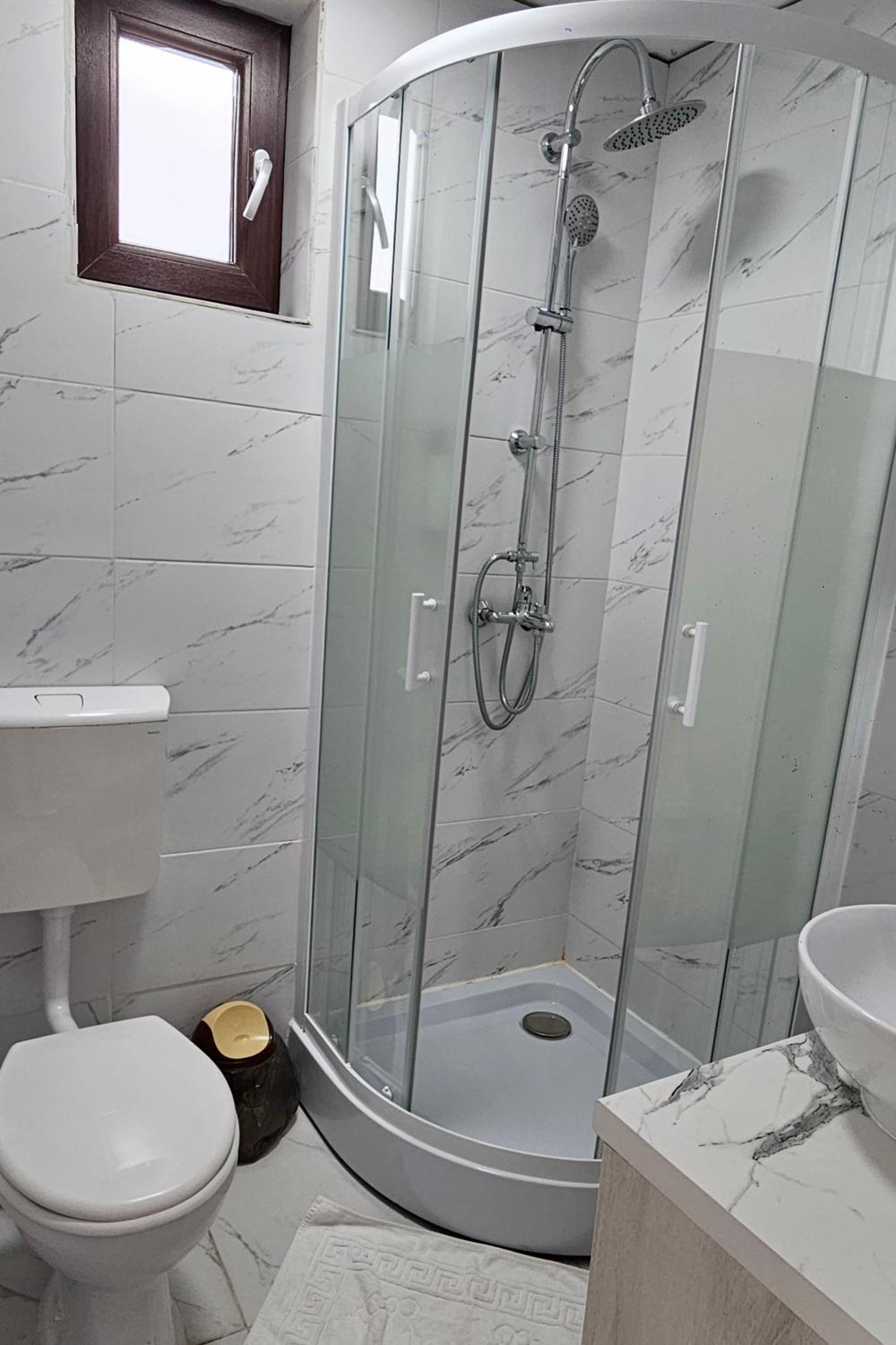 Double Room - Photo 7