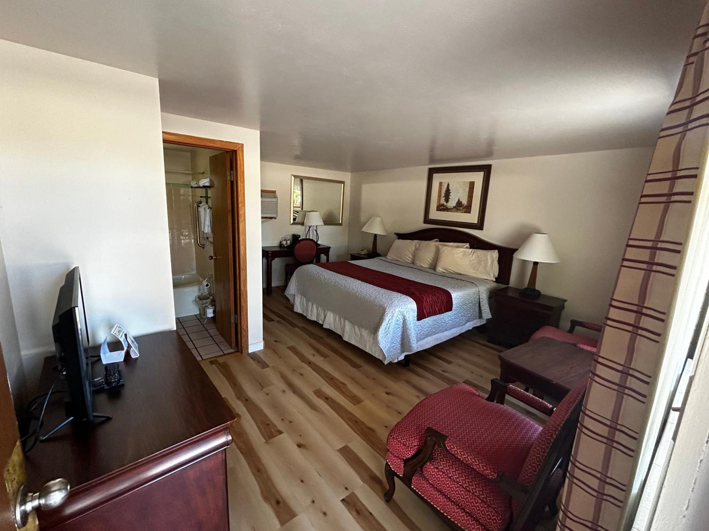 Standard King Room - Photo 5