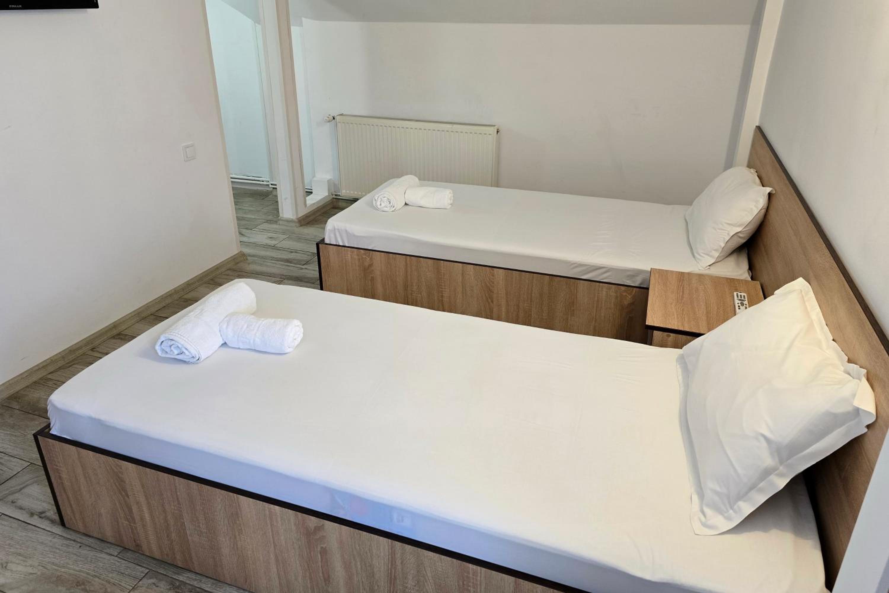 Twin Room - Photo 9