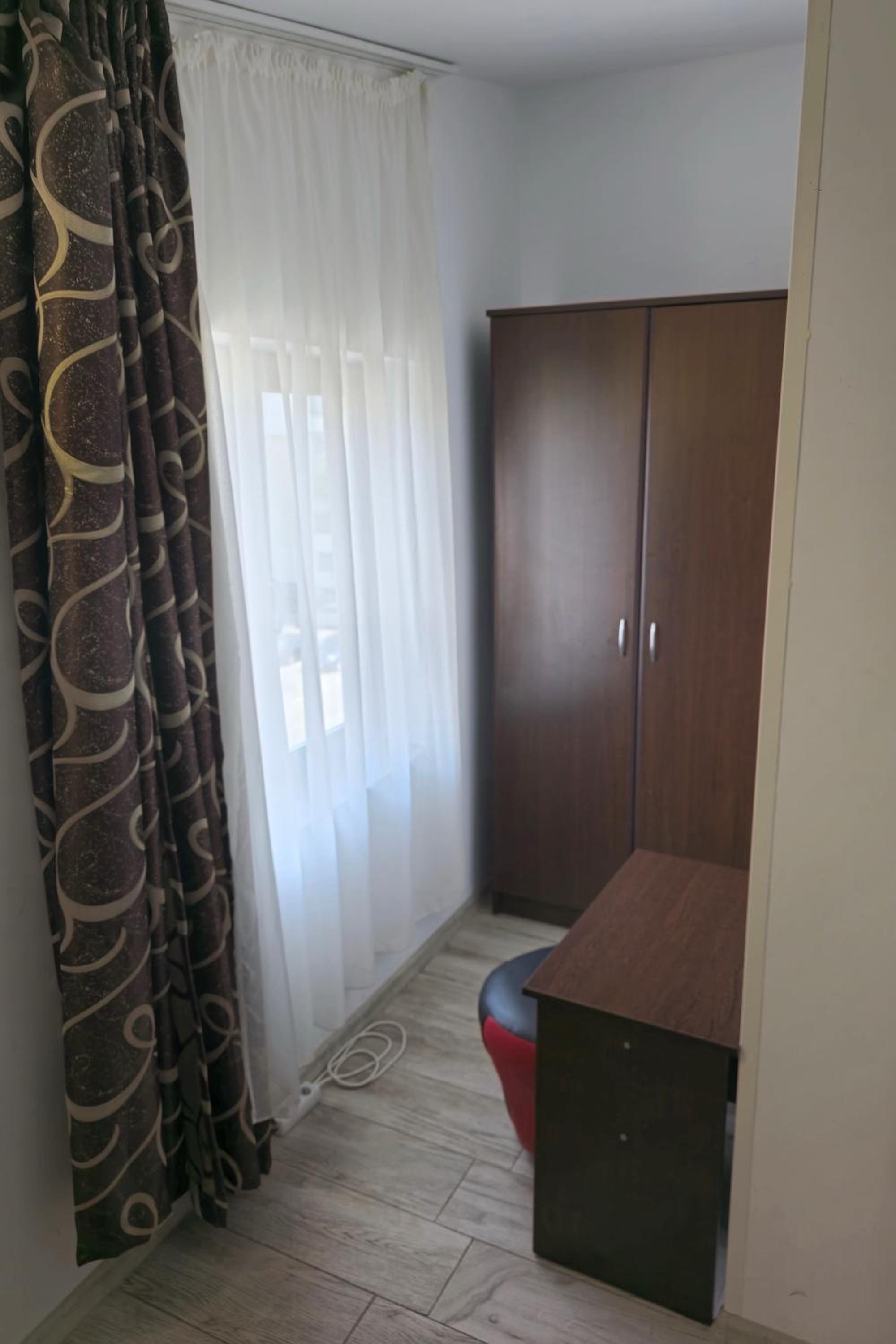 Twin Room - Photo 3