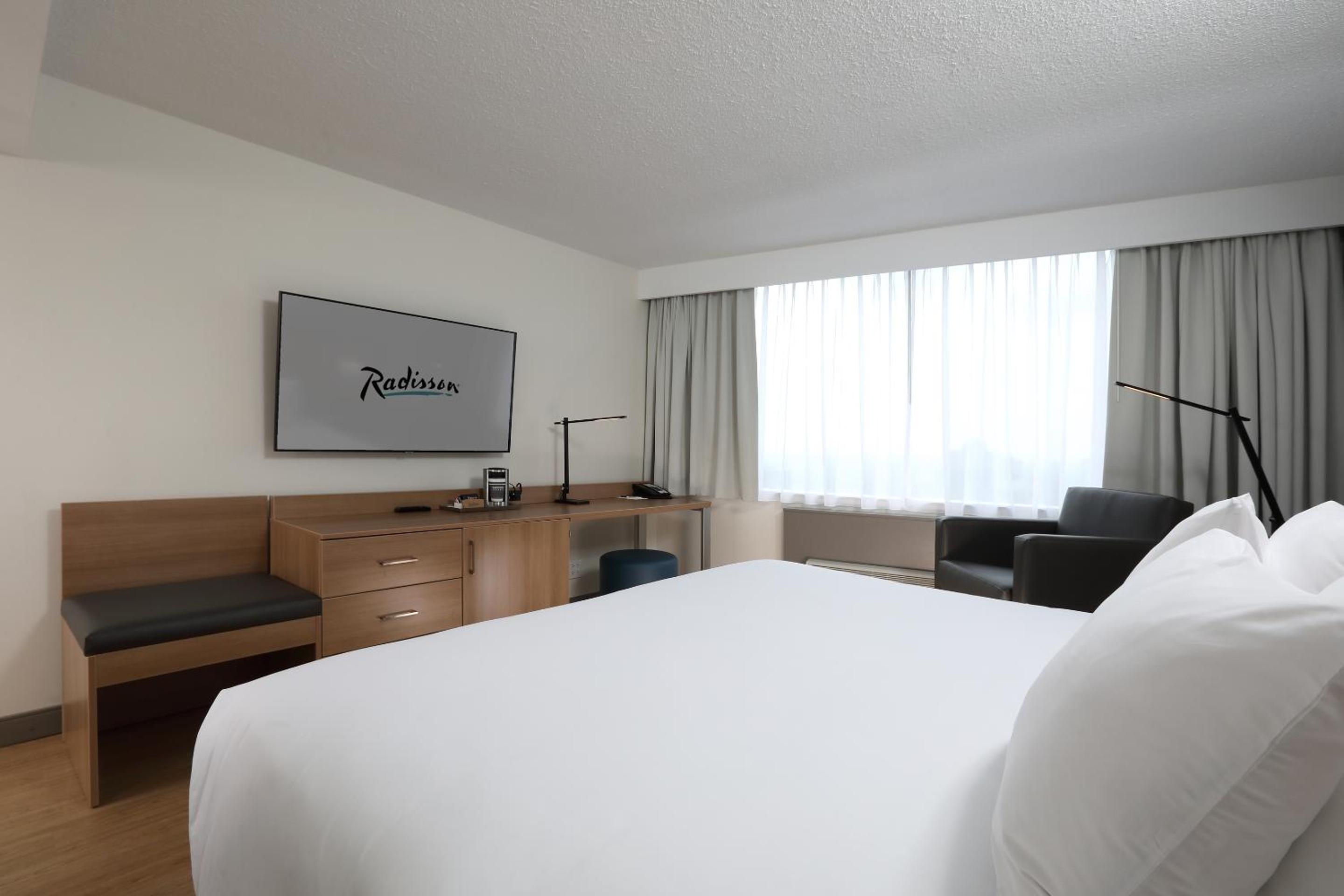 Premium King Room - Non-Smoking - Photo 2