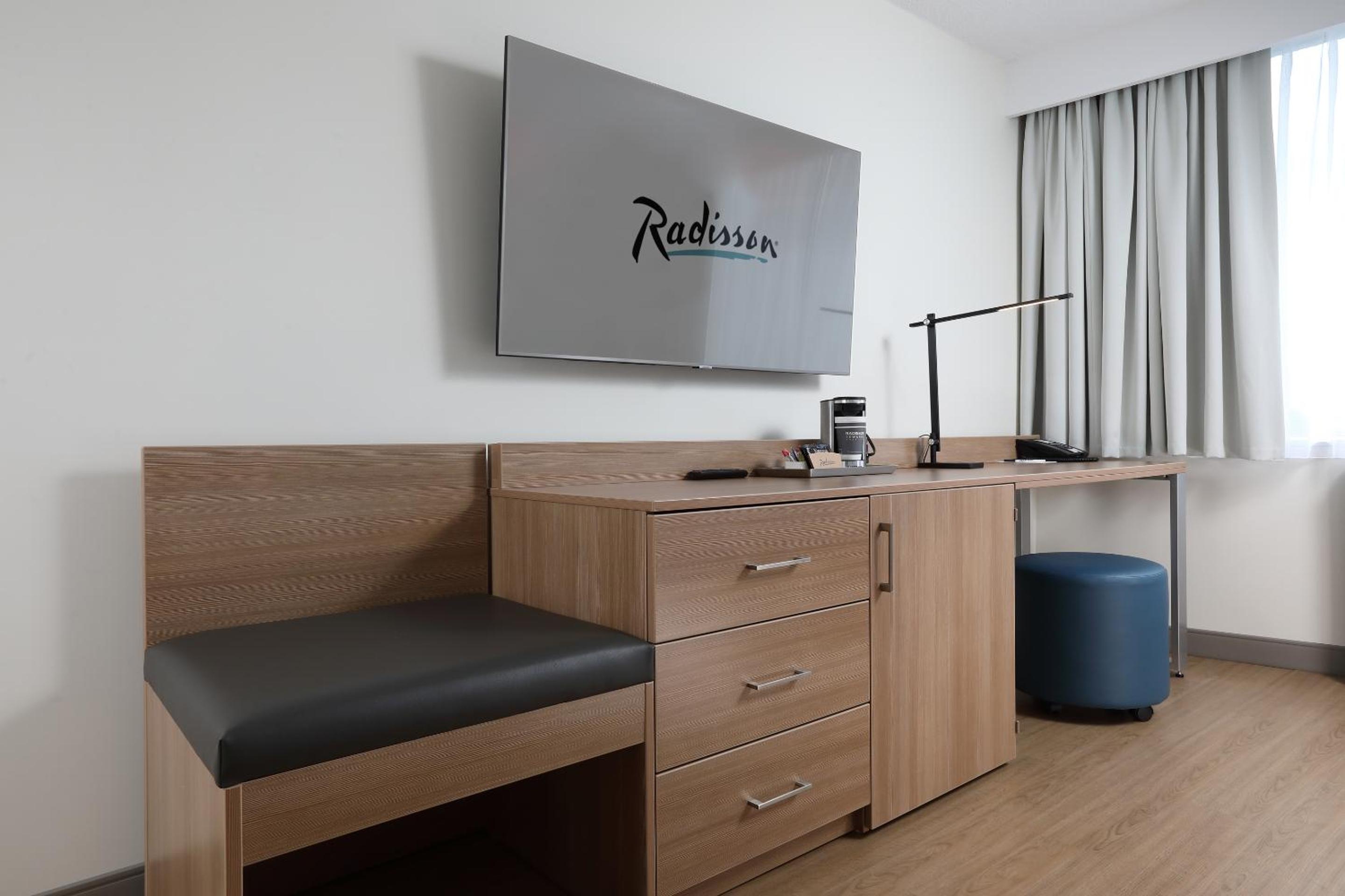 Premium King Room - Non-Smoking - Photo 3