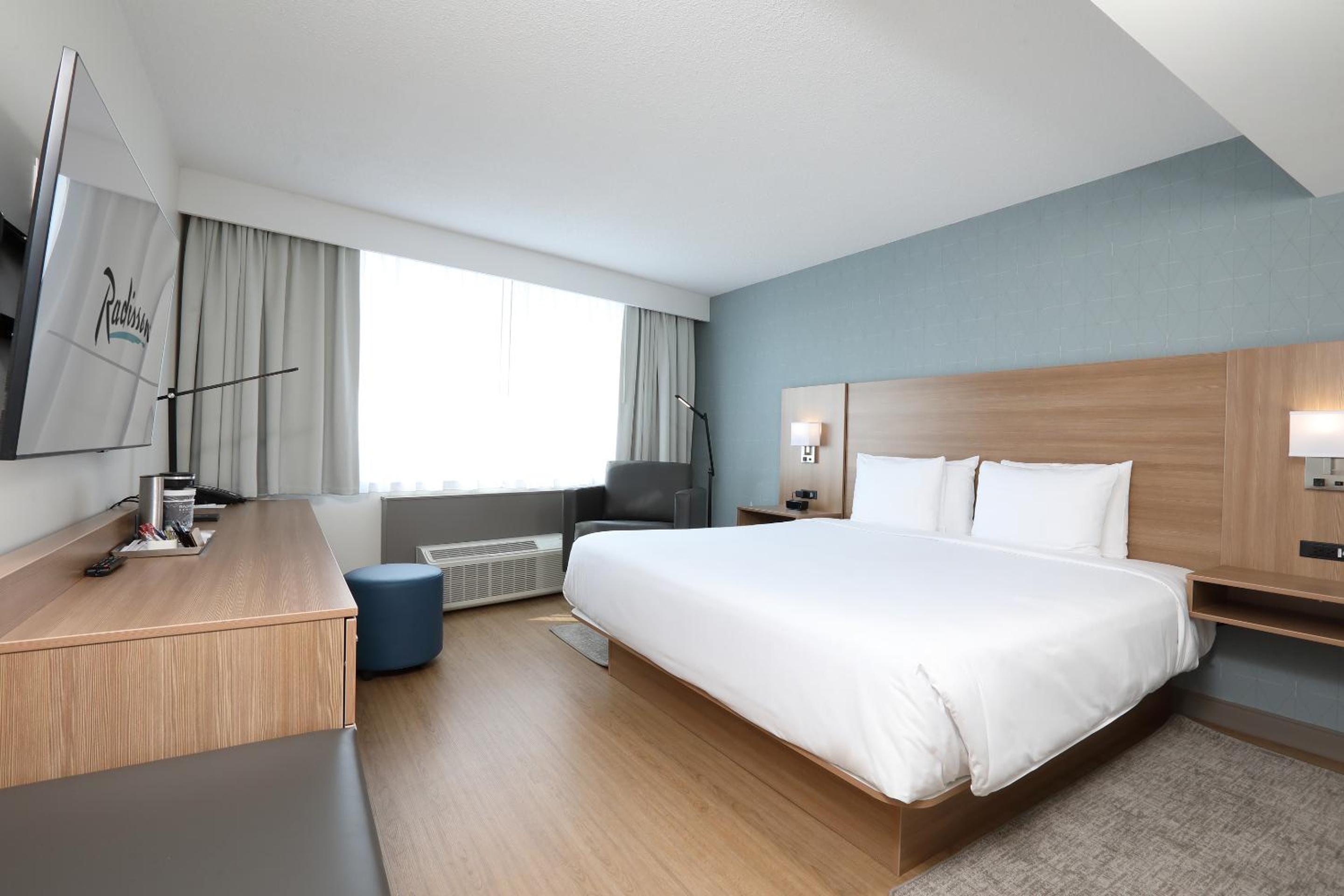 Premium King Room - Non-Smoking - Photo 1