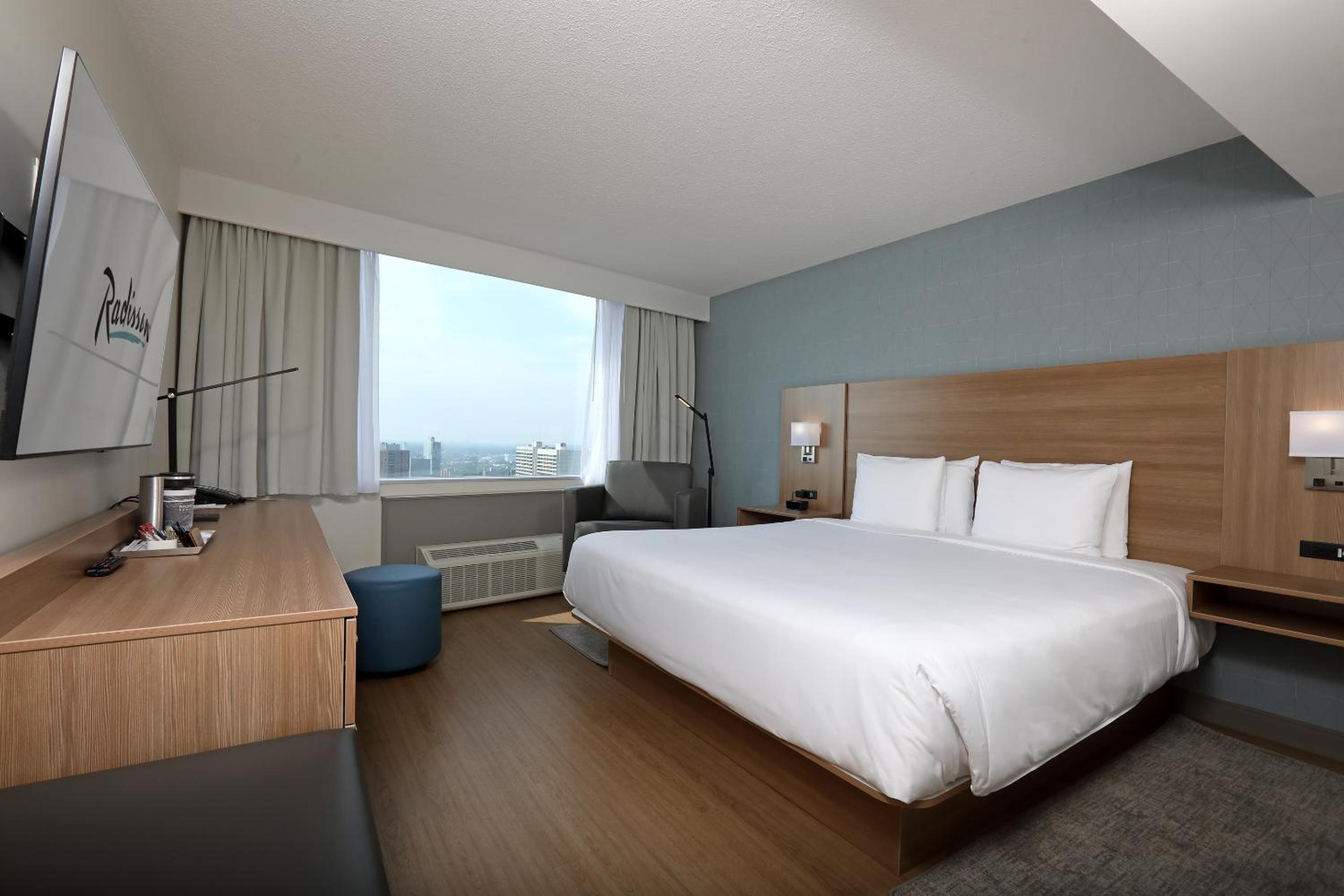 Premium King Room - Non-Smoking - Photo 4