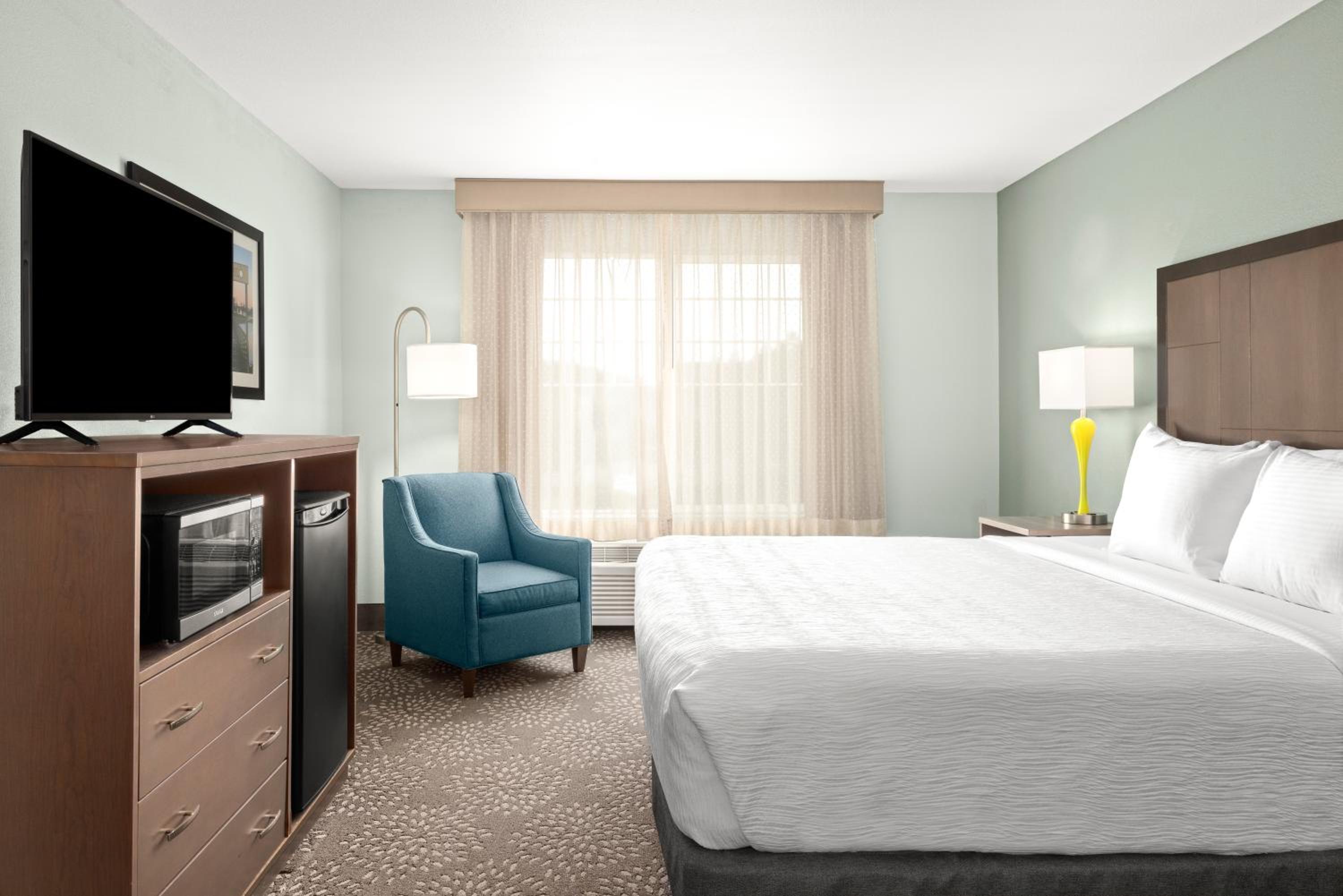 Deluxe King Room - Photo 5
