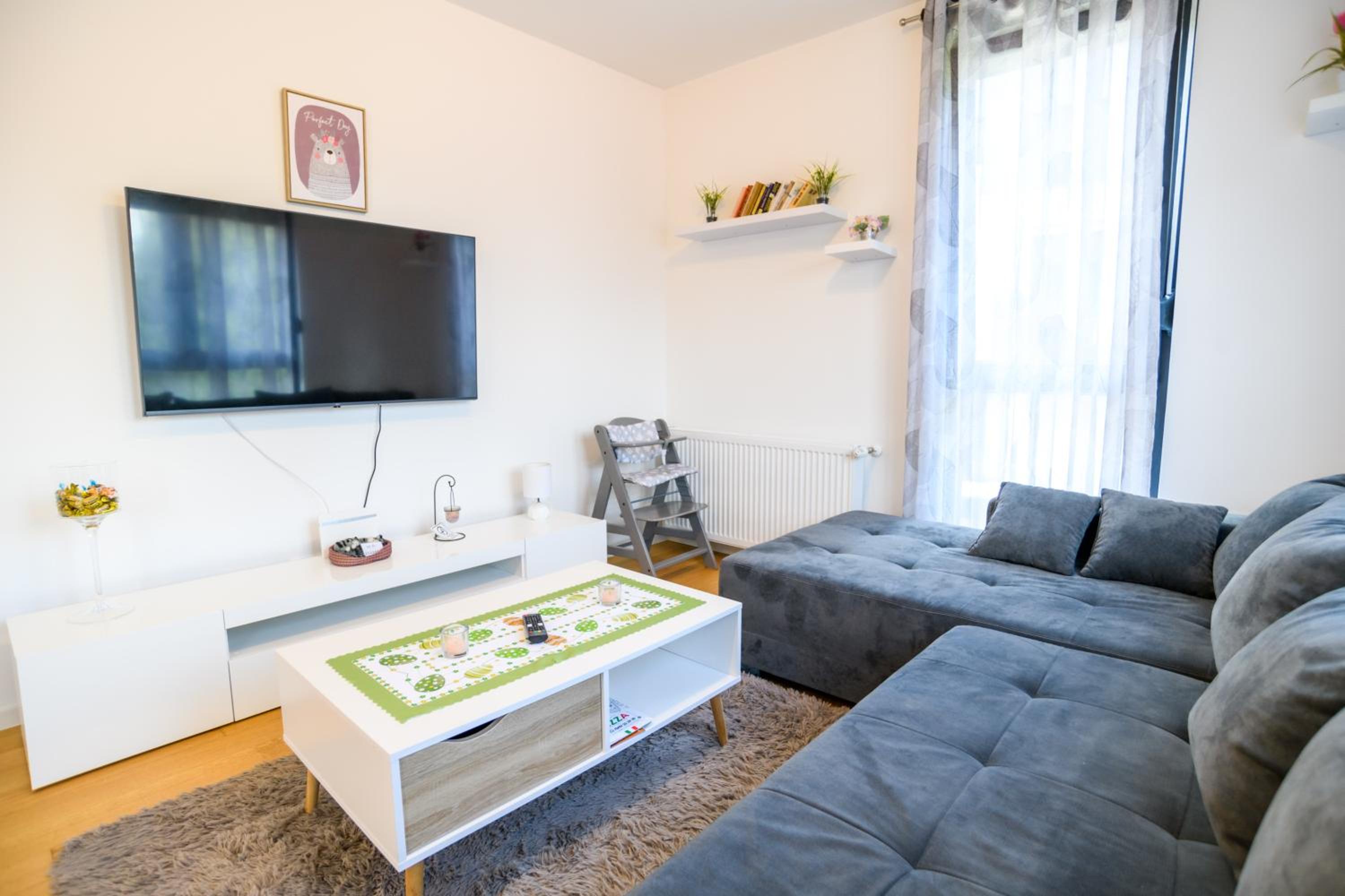 One-Bedroom Apartment photo 2