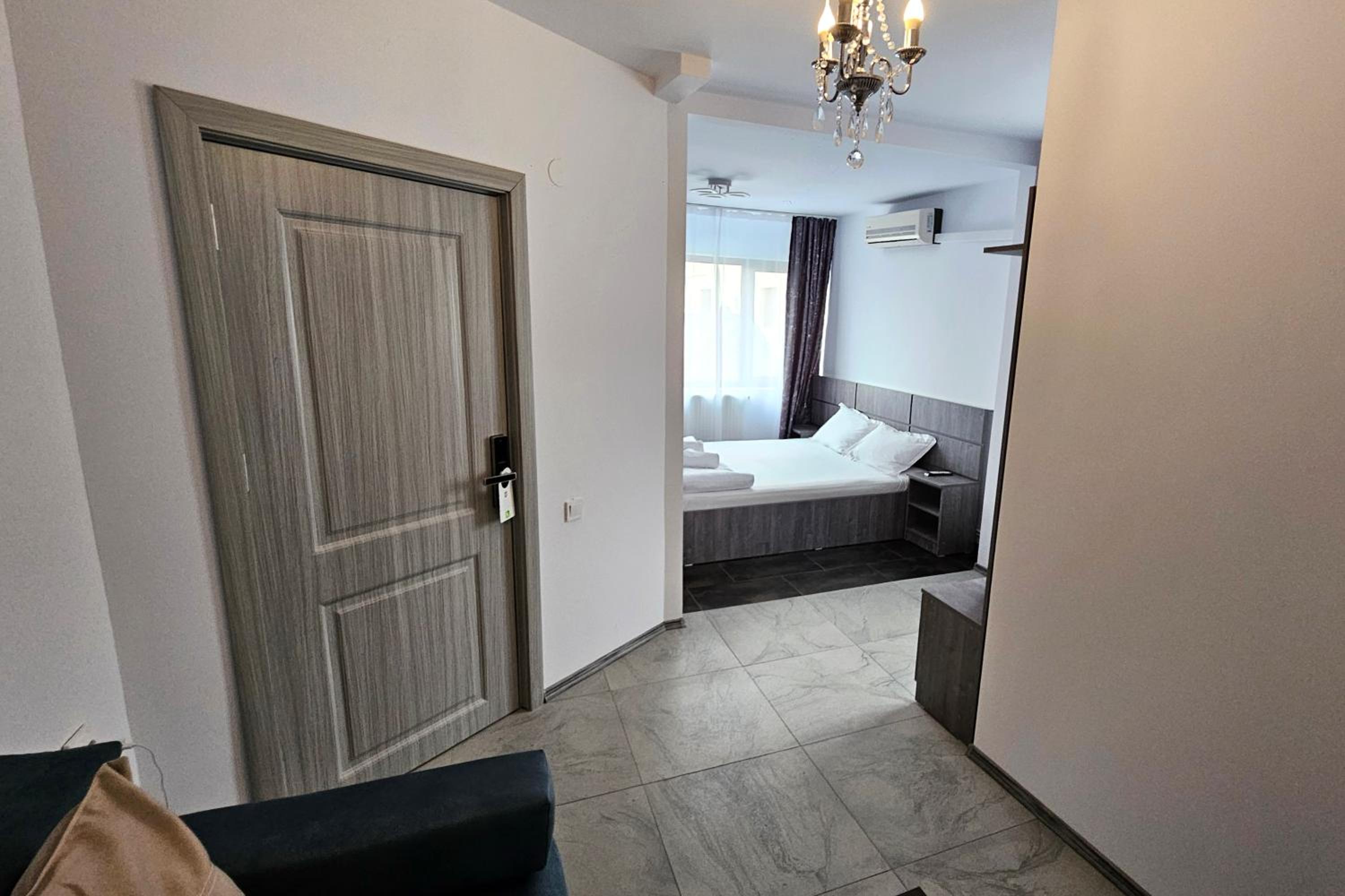One-Bedroom Apartment - Photo 1