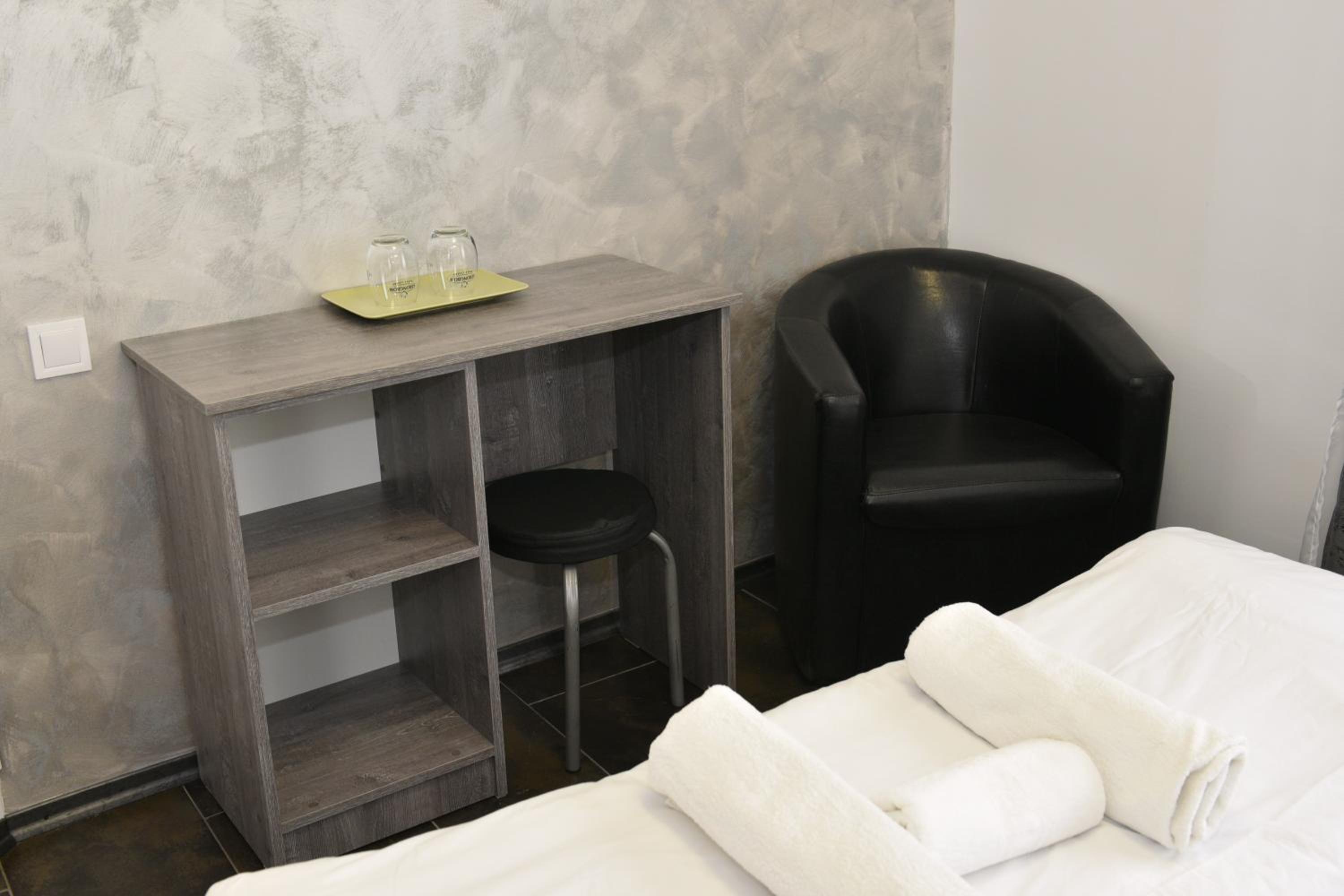 One-Bedroom Apartment - Photo 4