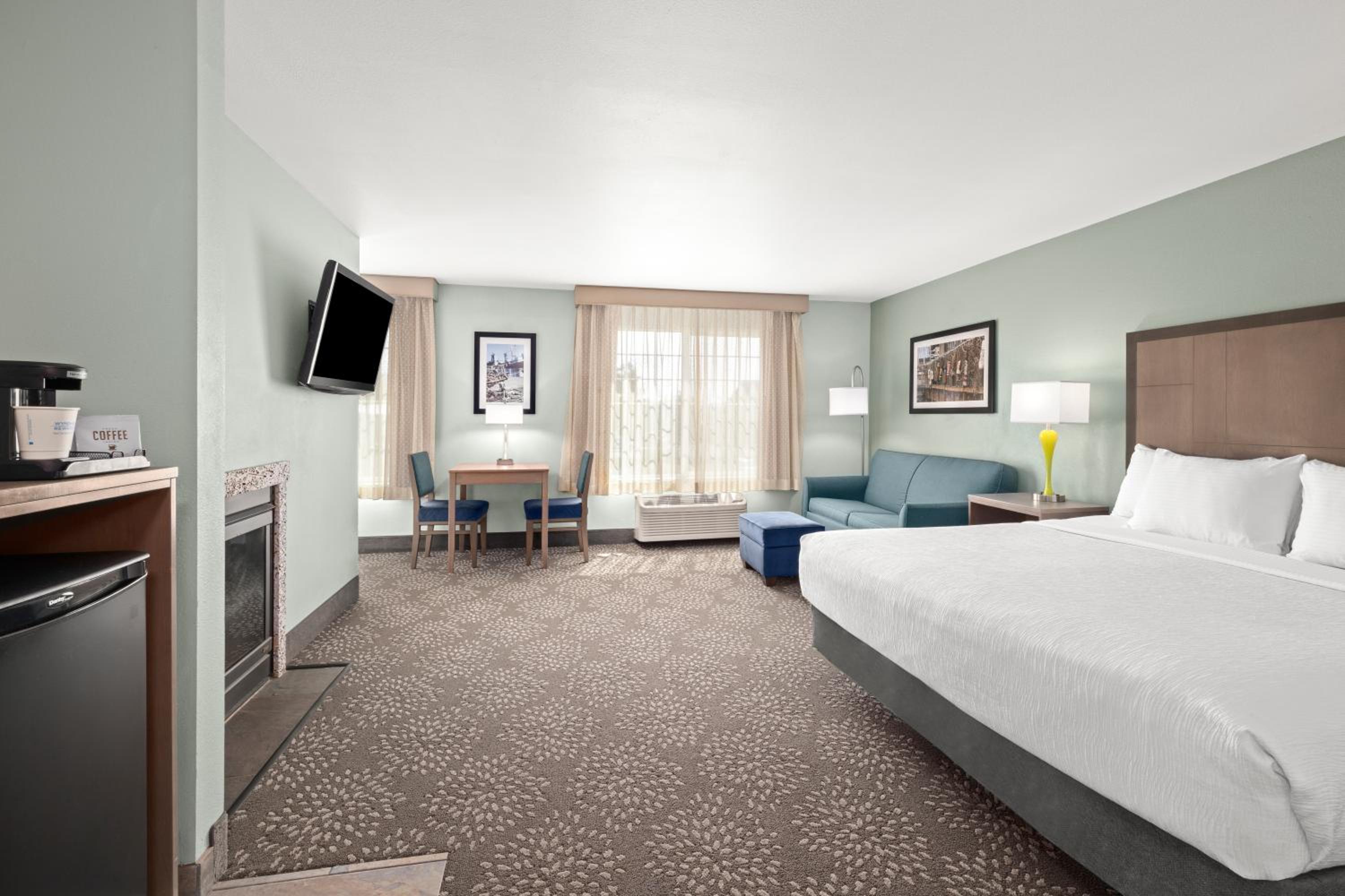 King Suite with Spa Bath - Photo 5