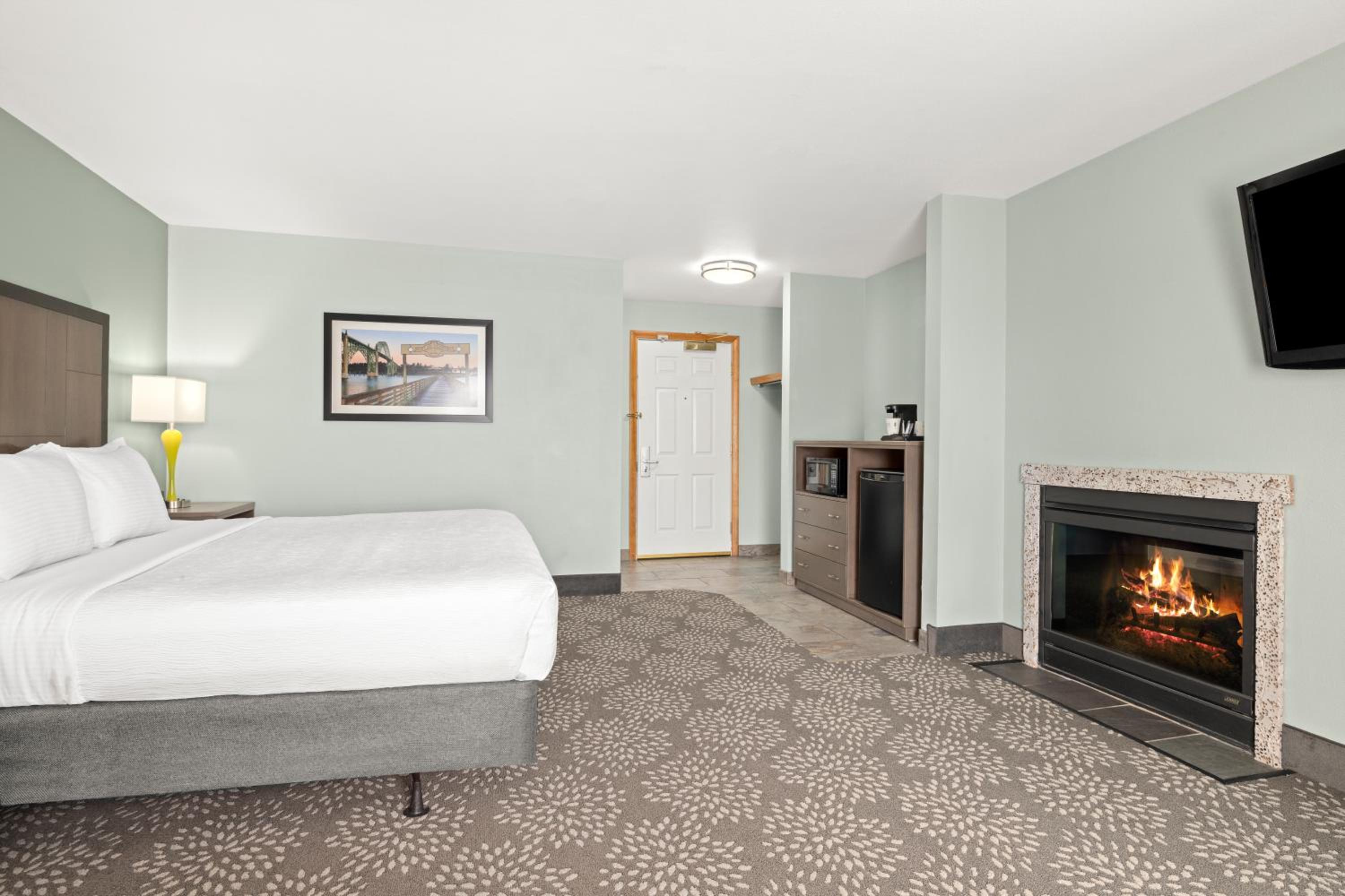King Suite with Spa Bath - Photo 3