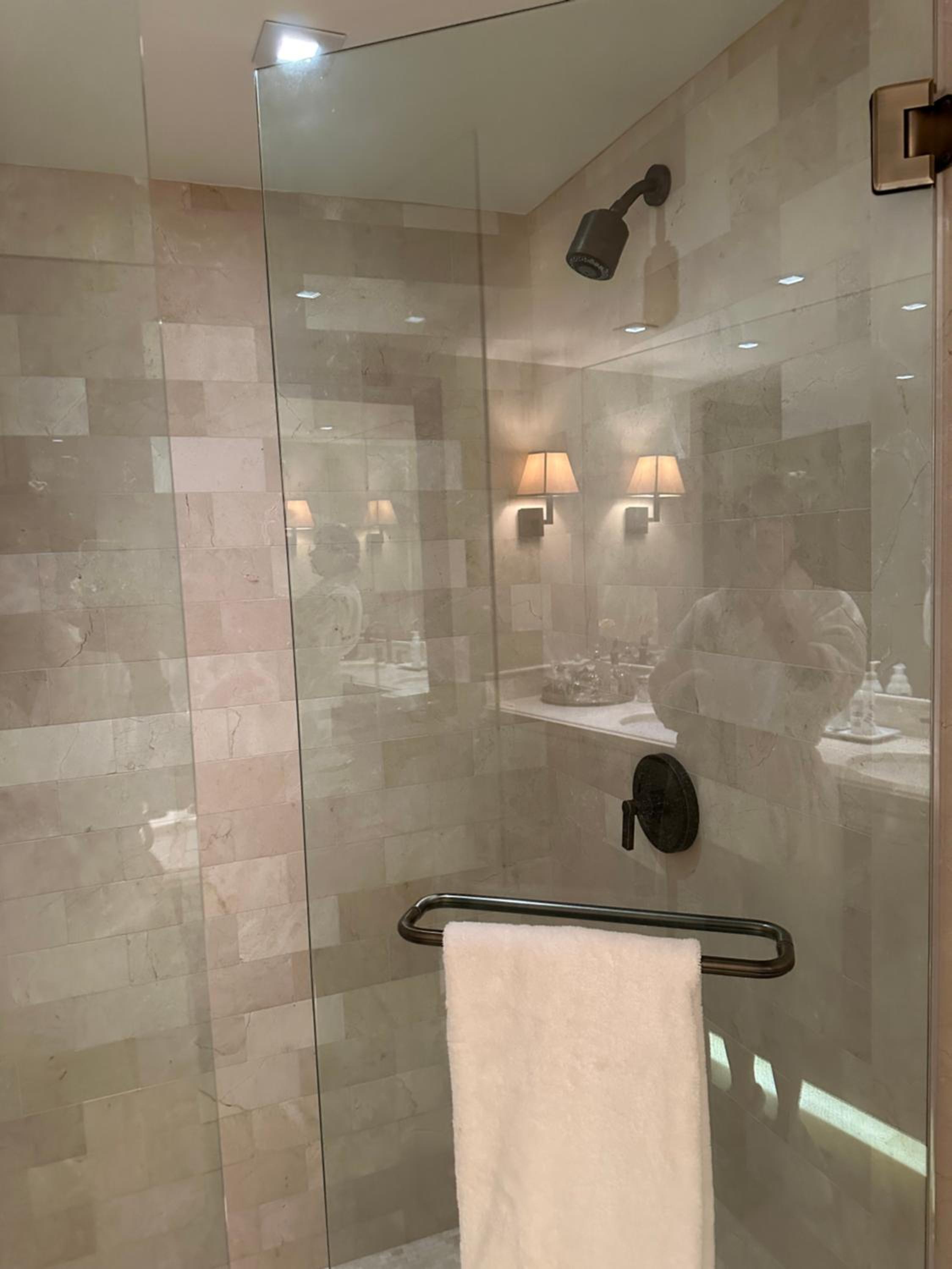 Deluxe Double Room With Bath photo 3