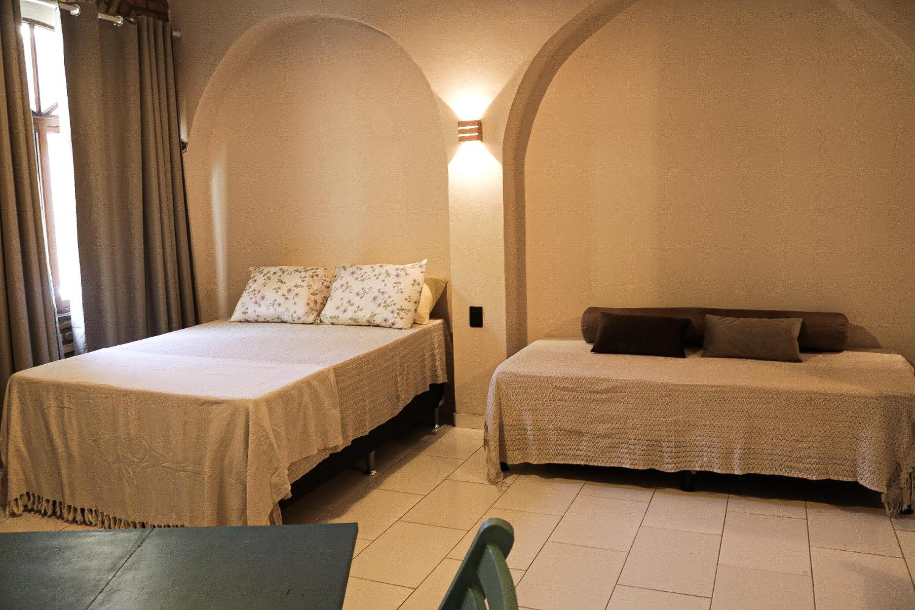 Studio Apartment With Queen Bed photo 2