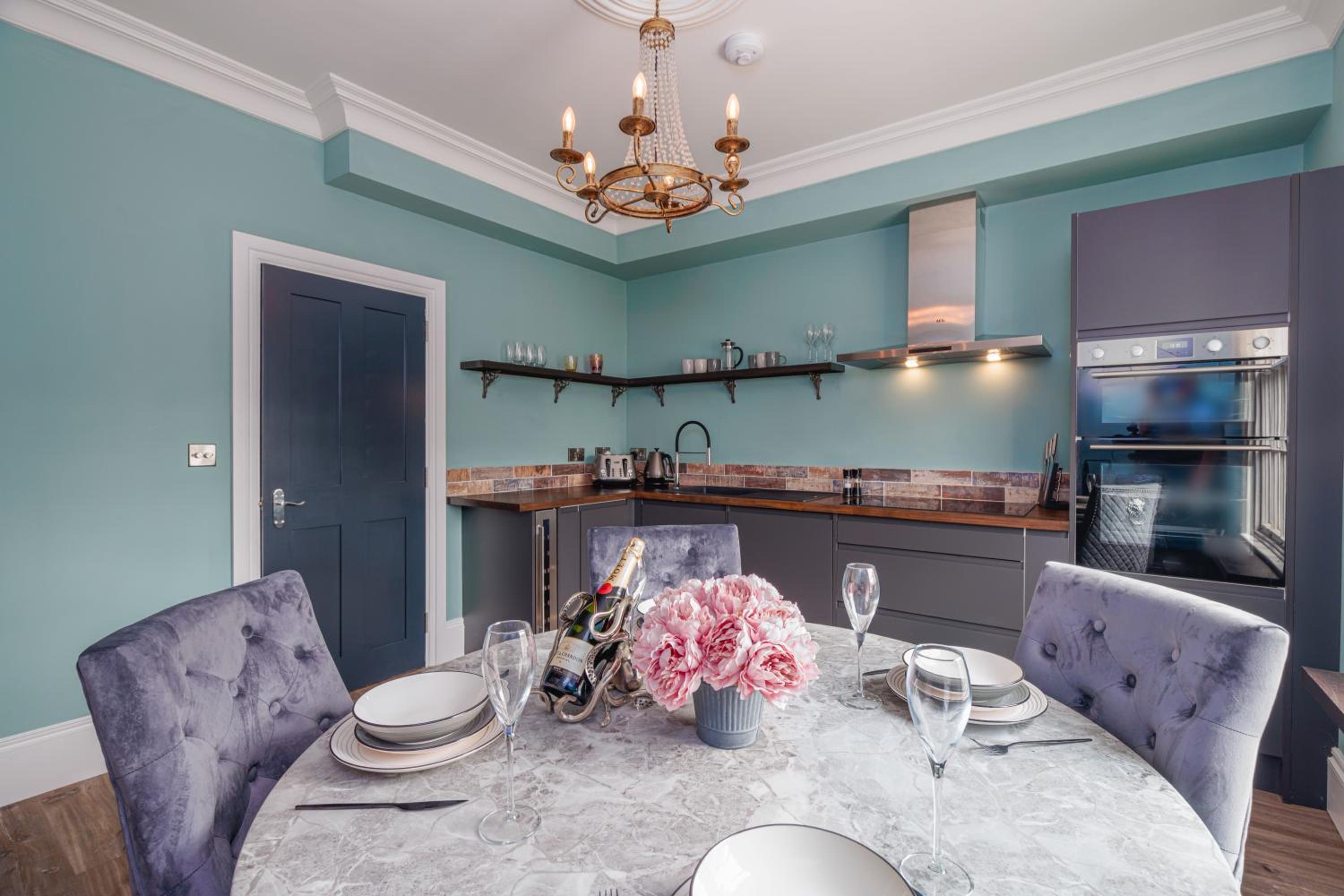 Two-Bedroom Apartment with Terrace and Sea View photo 2