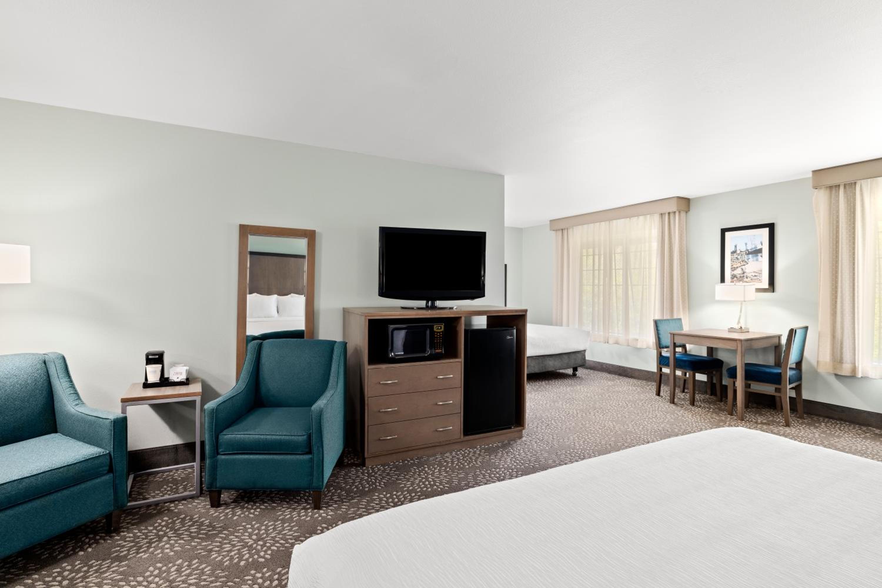 King Suite with Sofa Bed - Photo 6