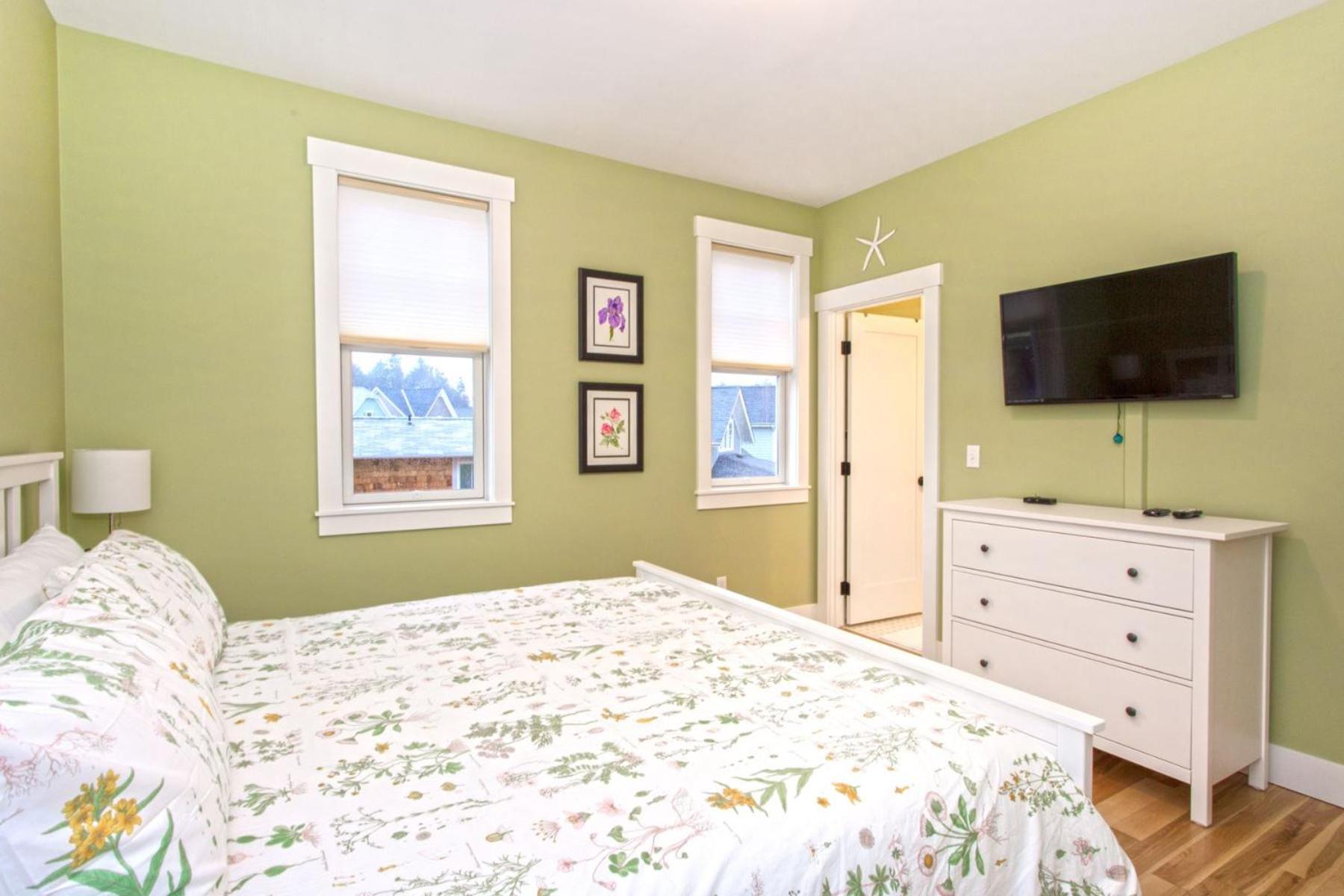 Three-Bedroom Home photo 3