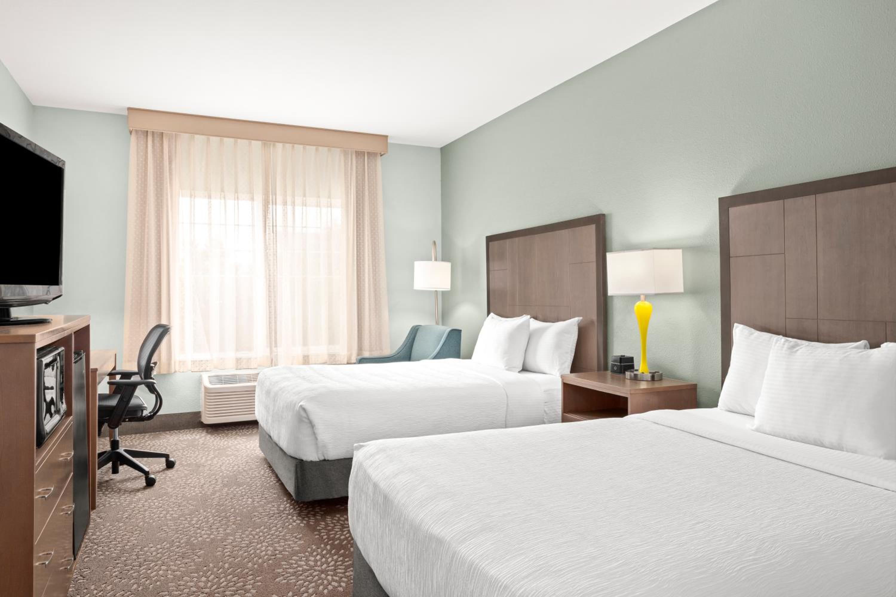 Queen Room with Two Queen Beds - Mobility Access/Non-Smoking - Photo 7