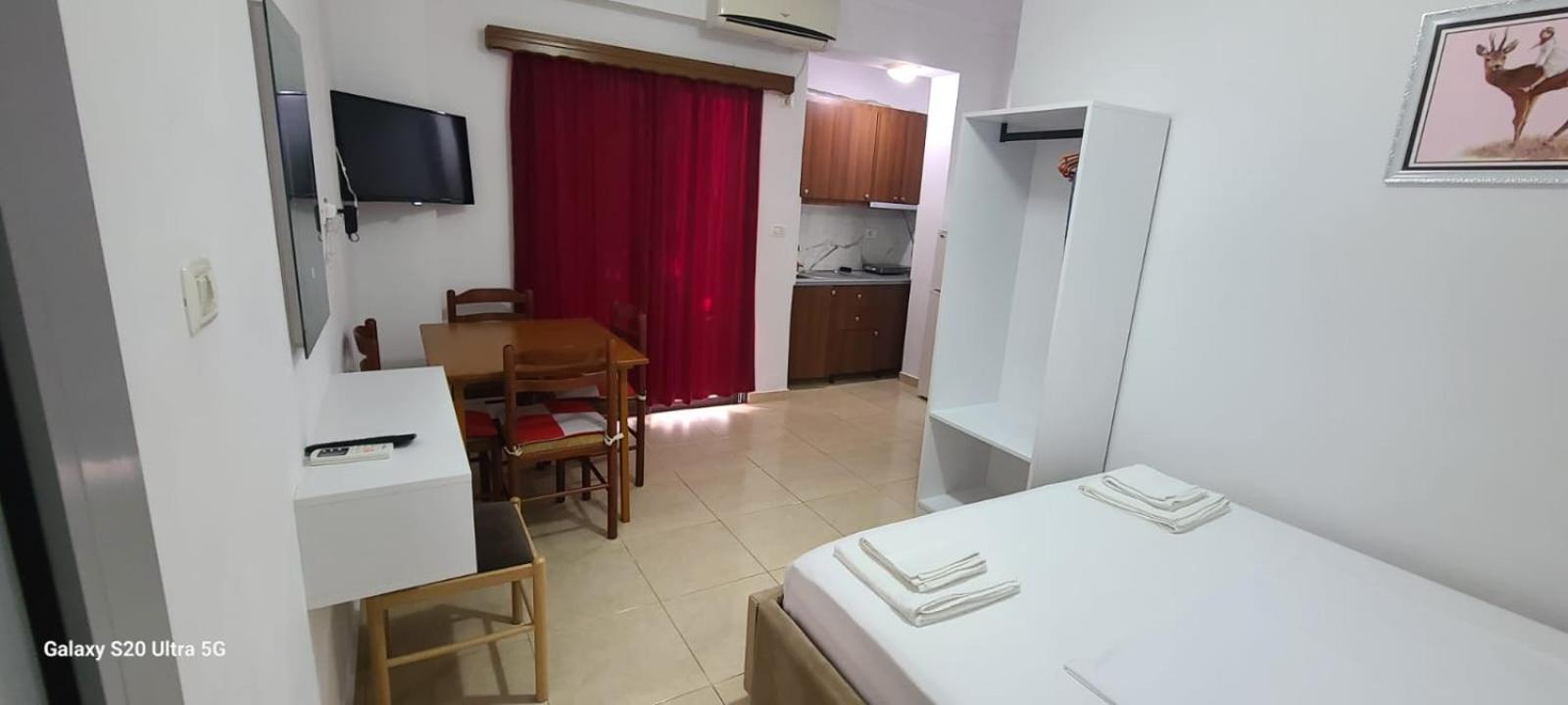 Large Double Room photo 2
