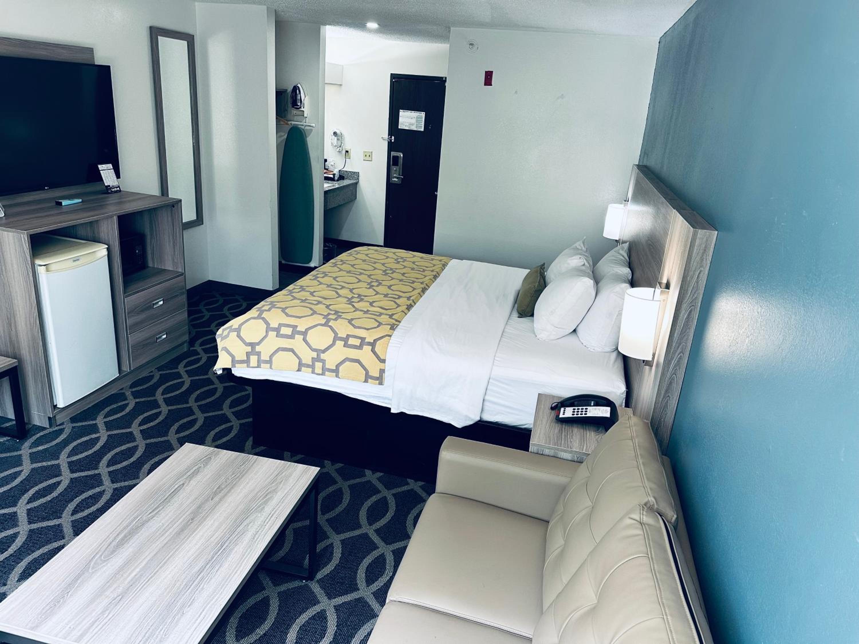 King Room - Non-Smoking - Photo 1