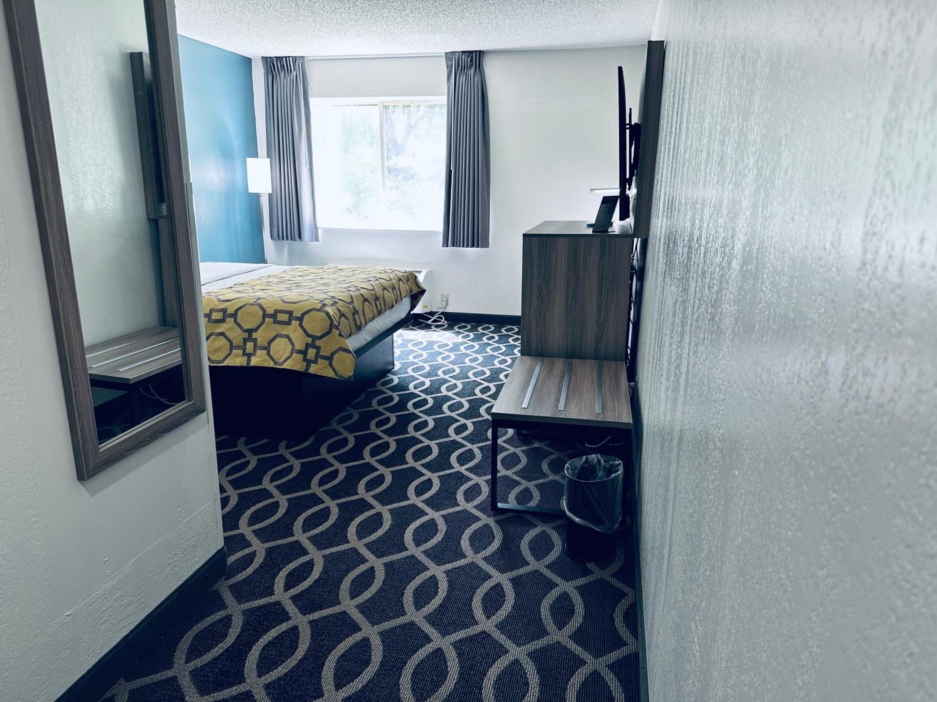 Queen Room - Disability Access/Non-Smoking - Photo 4