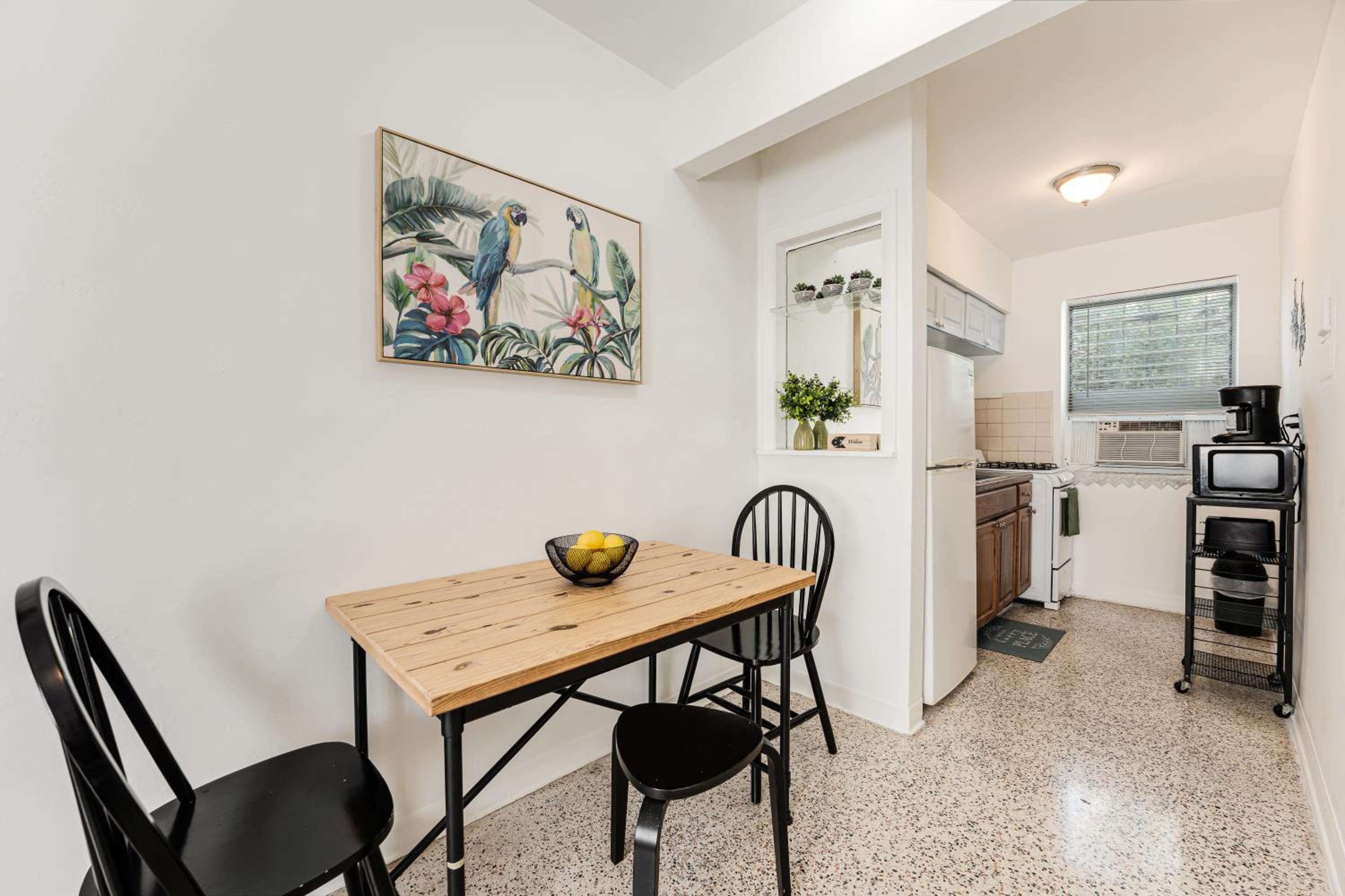 Apartment photo 2
