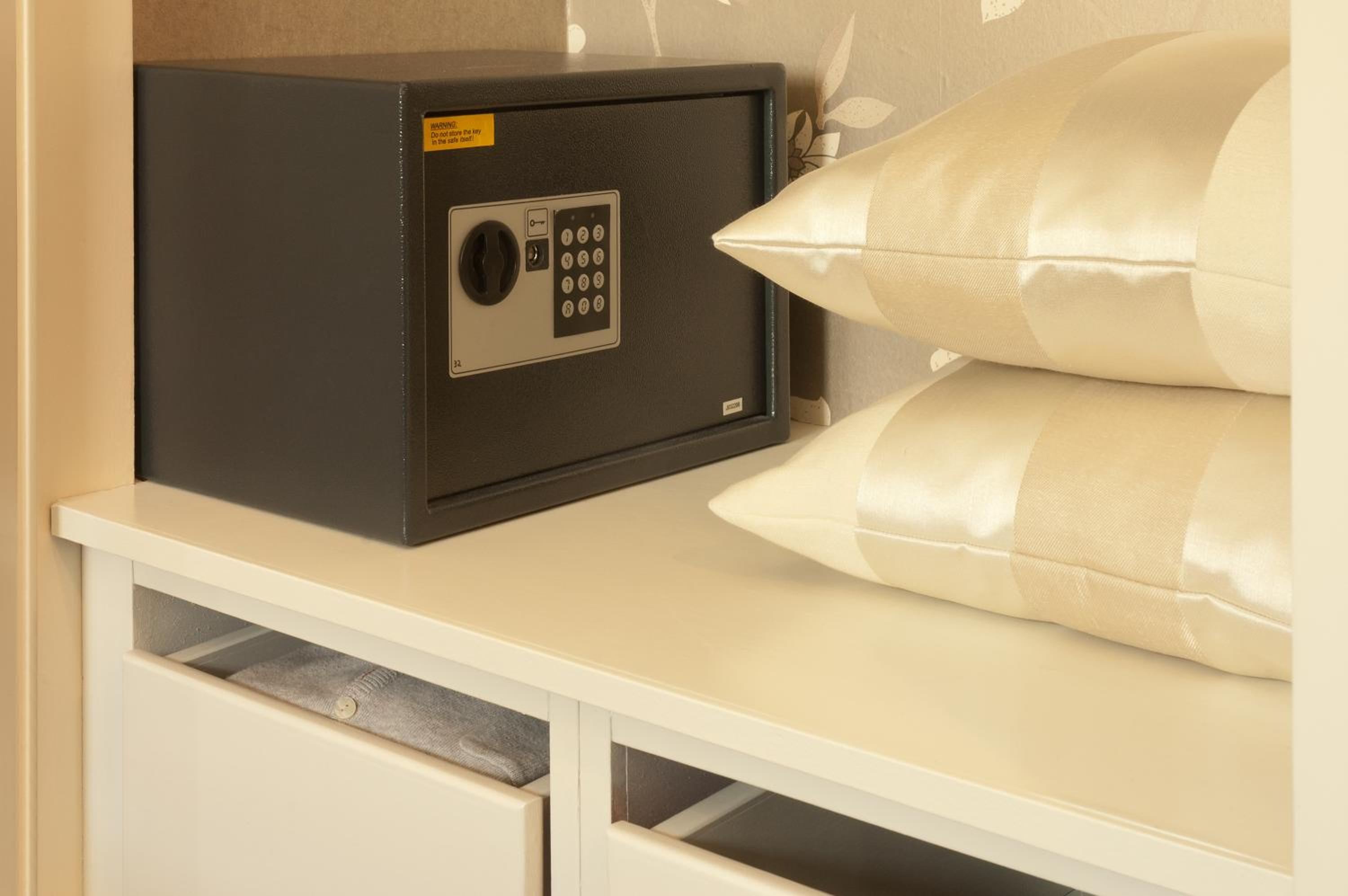 Double or Twin Room - Photo 8