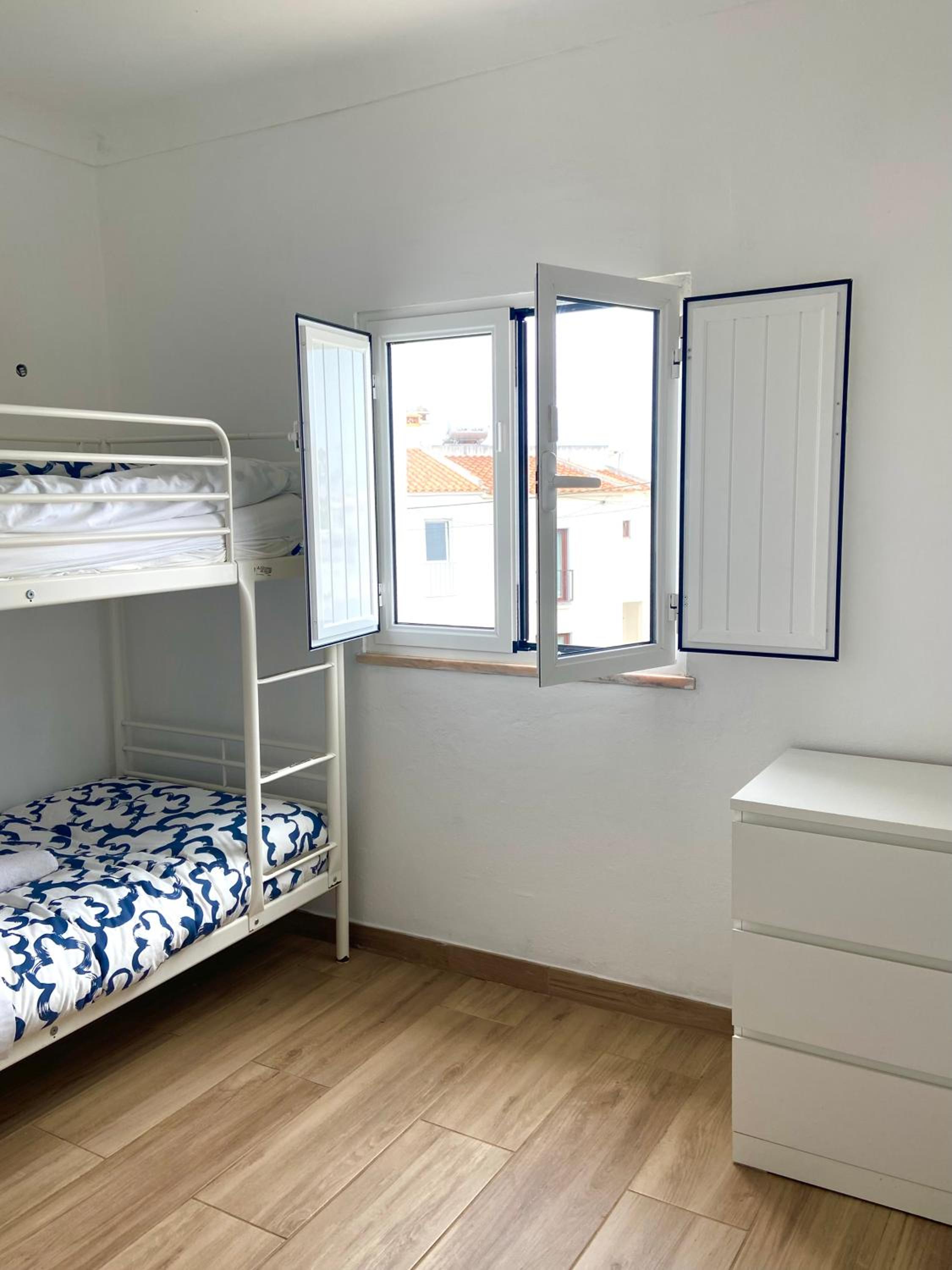 Bunk Bed in Mixed Dormitory Room