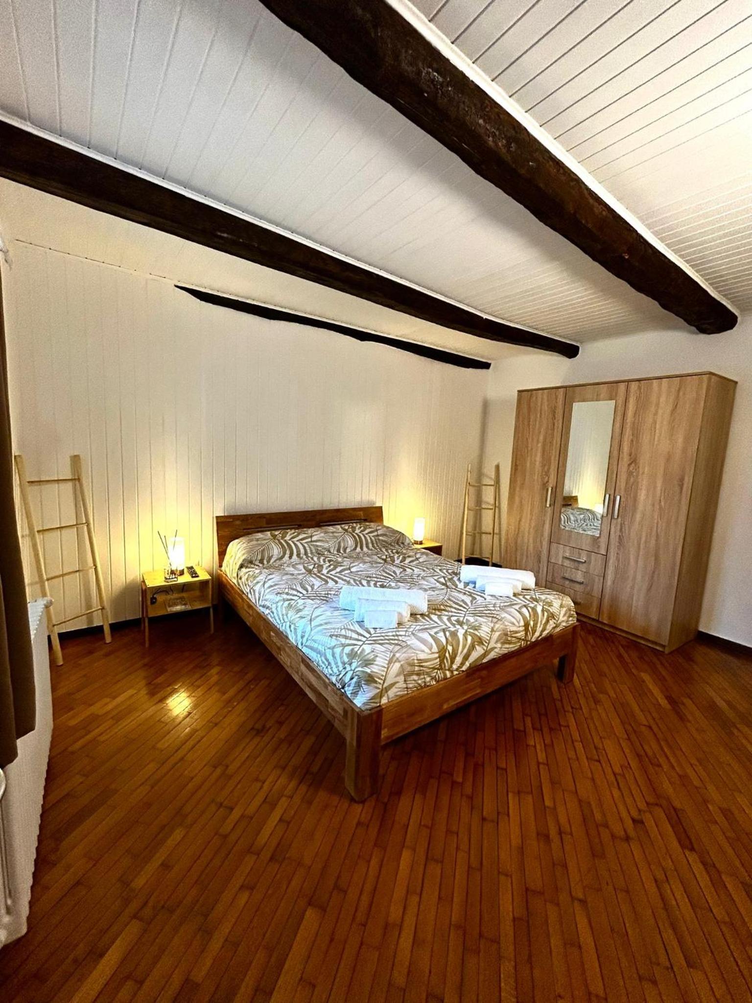 One-Bedroom House photo 1