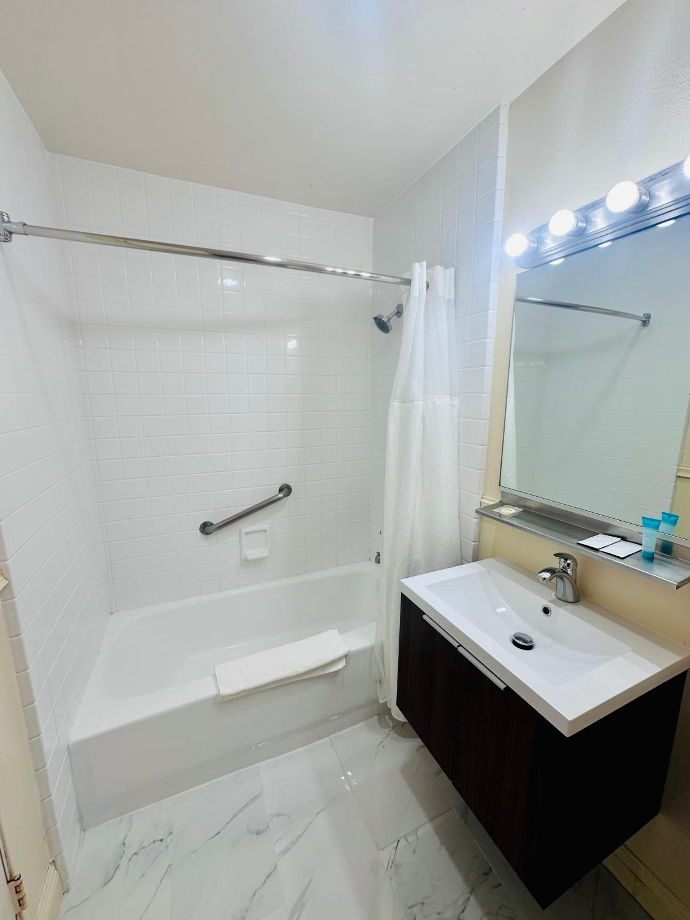 Budget Double Room photo 3