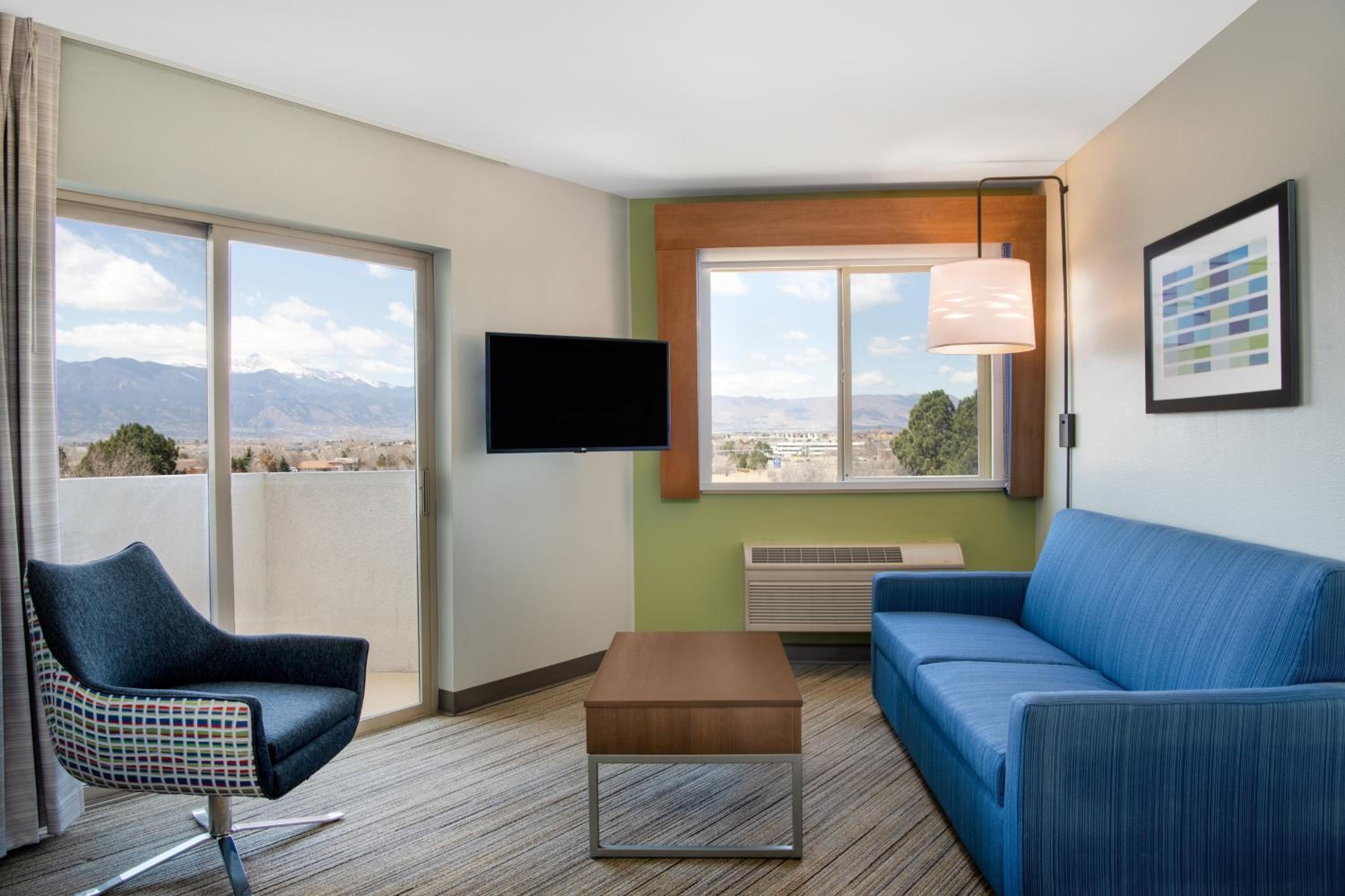 One-Bedroom King Suite - Photo 3