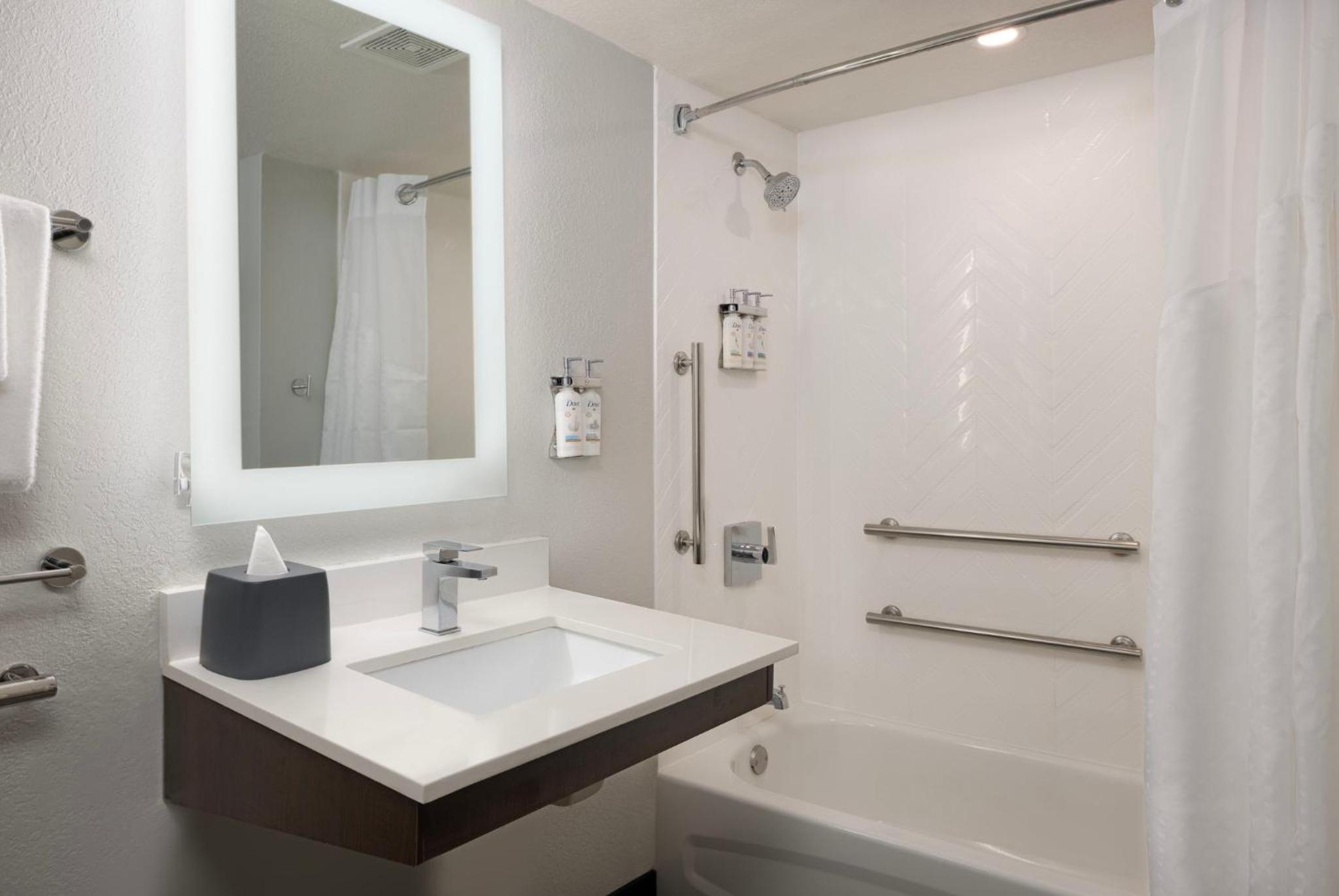 King Room - Hearing Accessible/Non-Smoking