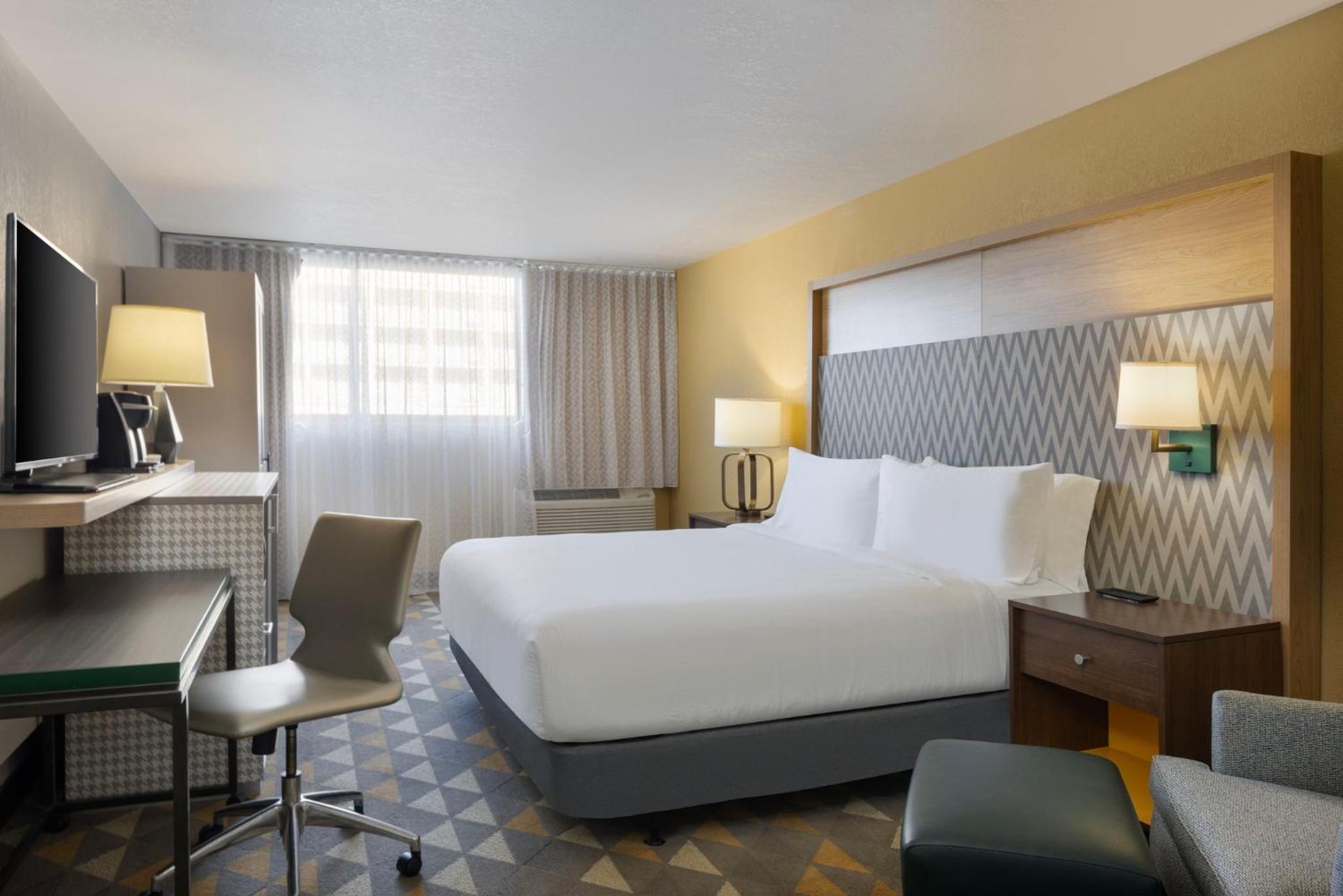 King Room - Hearing Accessible/Non-Smoking