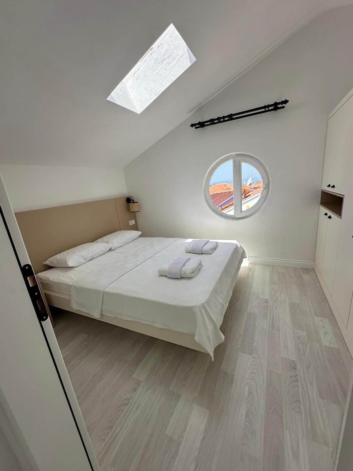 One-Bedroom Apartment - Photo 11