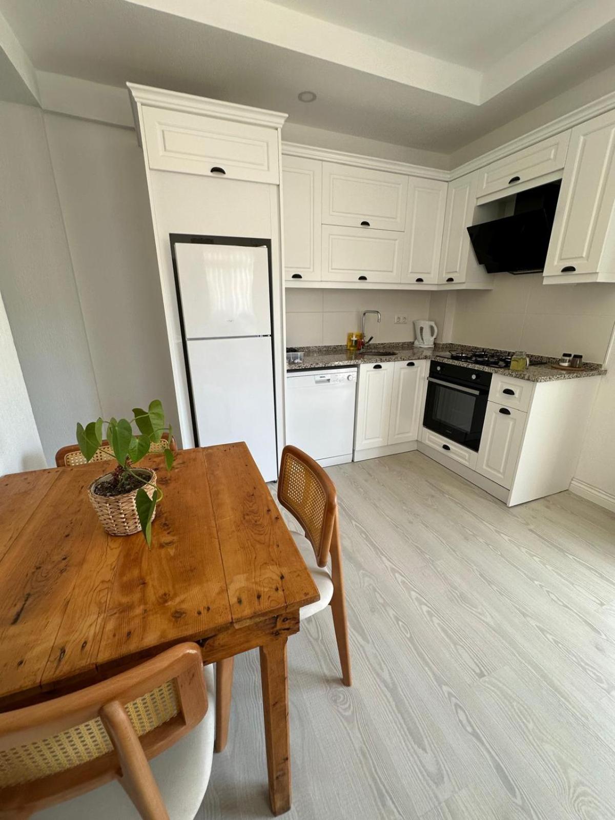 One-Bedroom Apartment - Photo 3