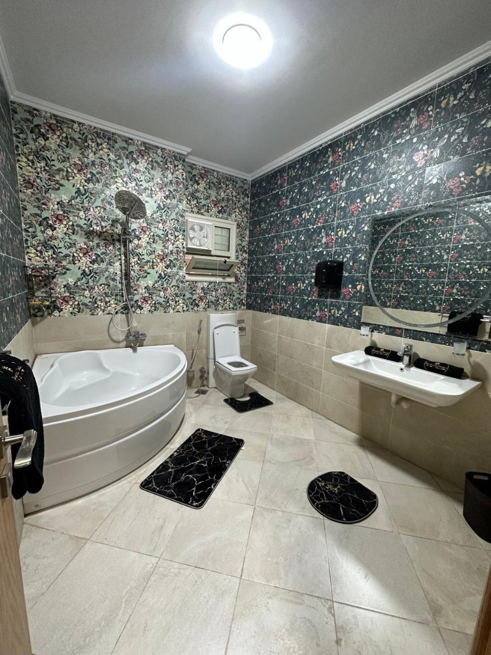 Double Room with Shared Bathroom photo 3
