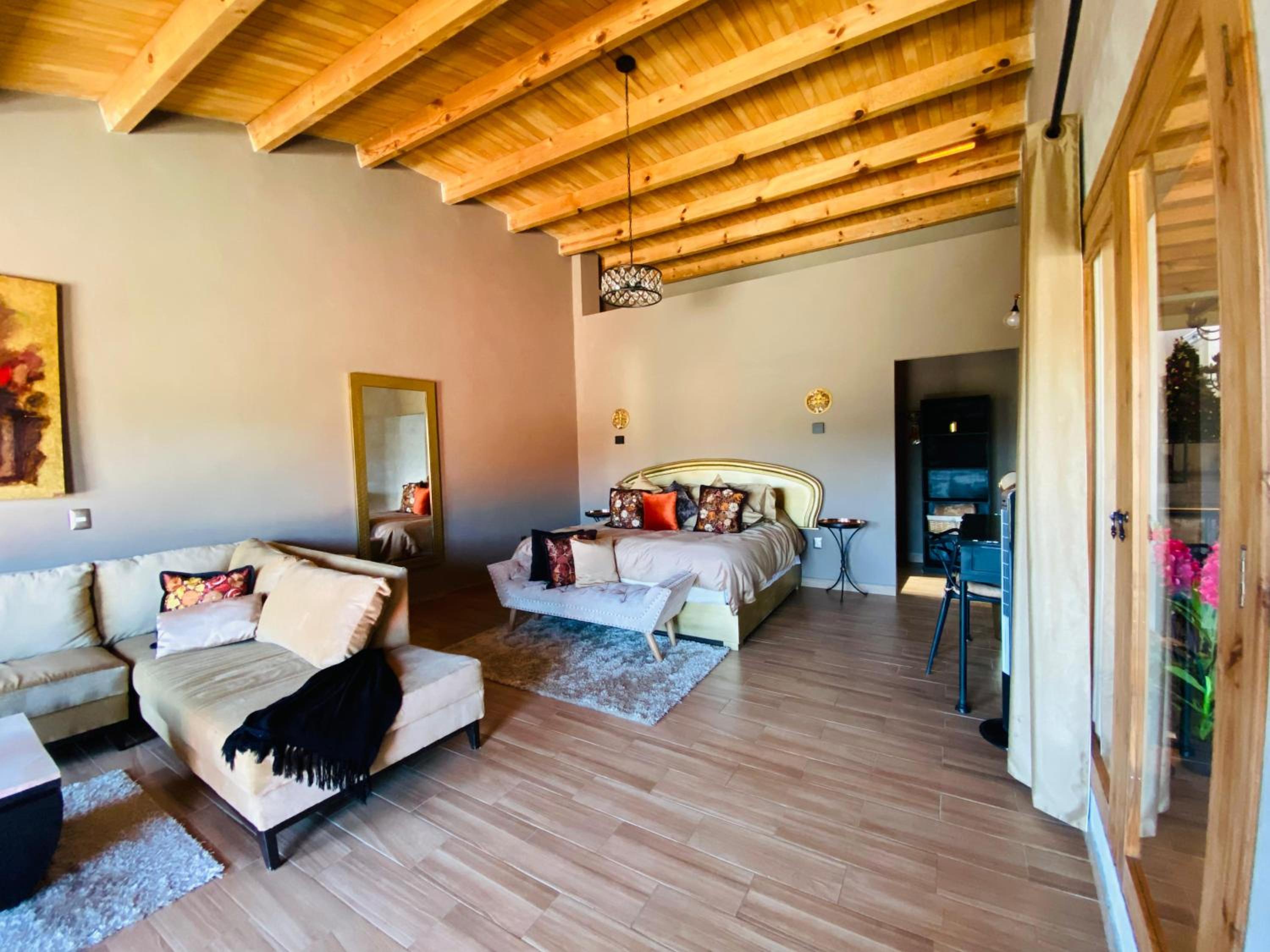 Deluxe Suite - Photo 15