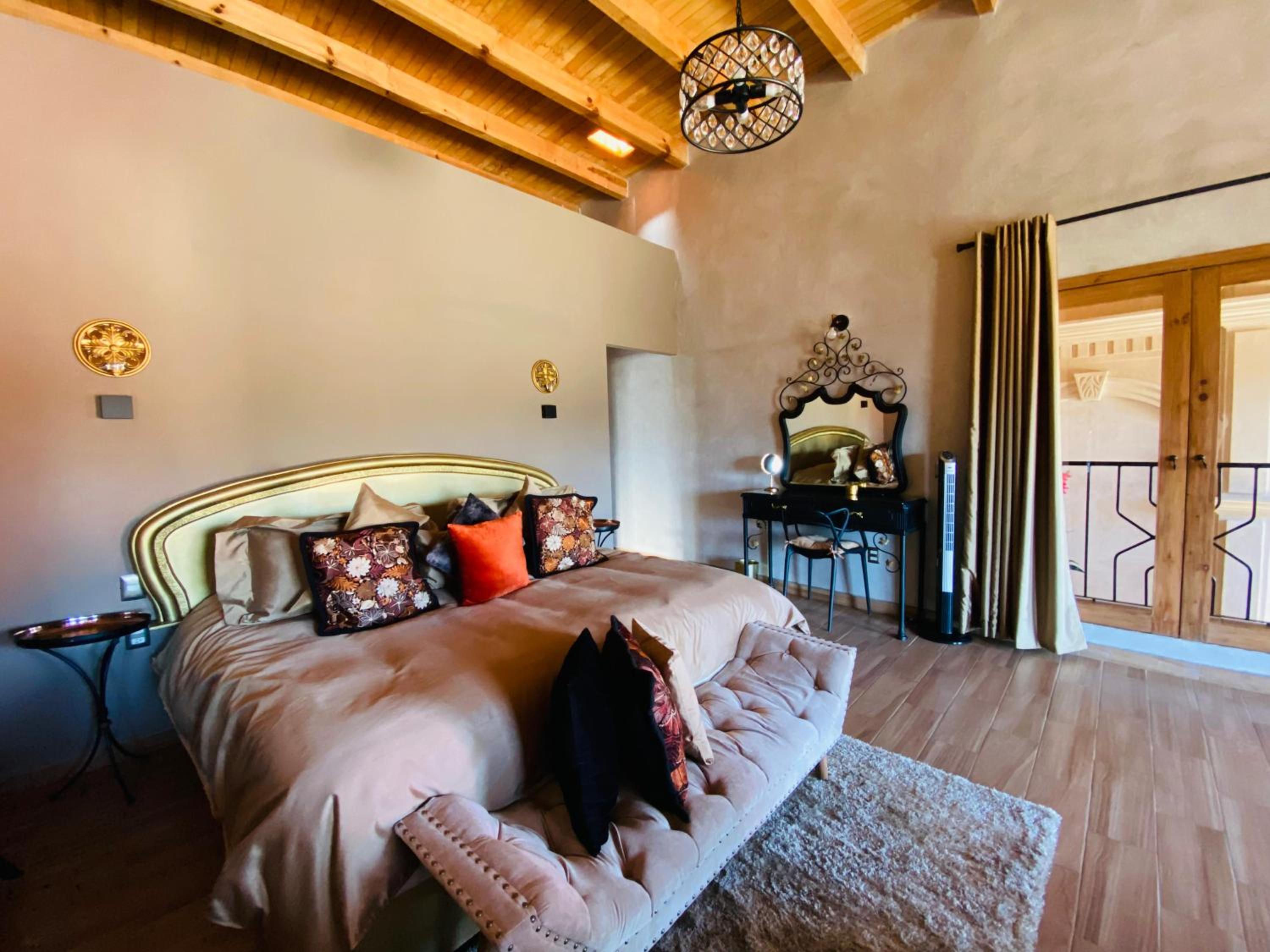 Deluxe Suite - Photo 12