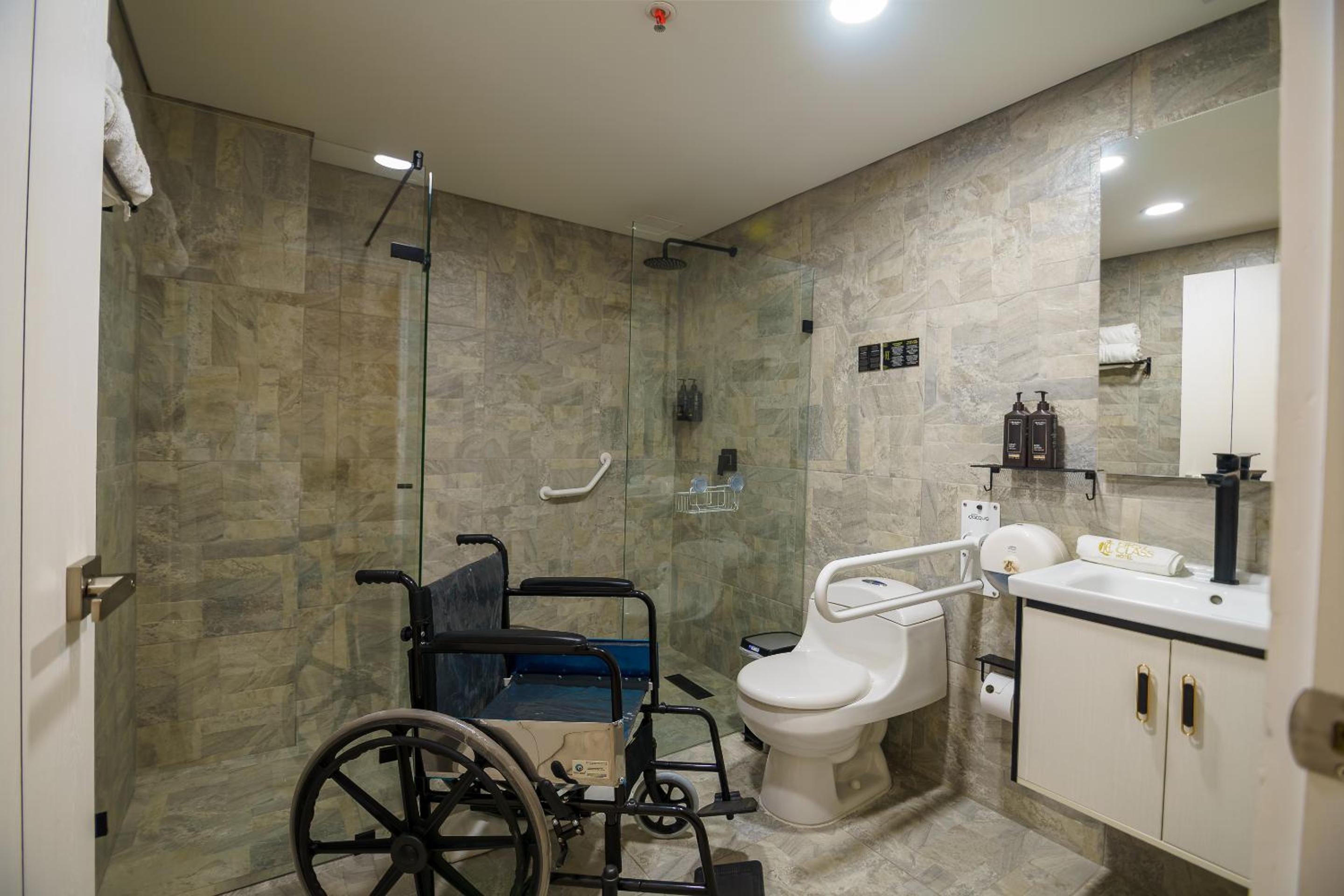 Double Room - Disability Access photo 3