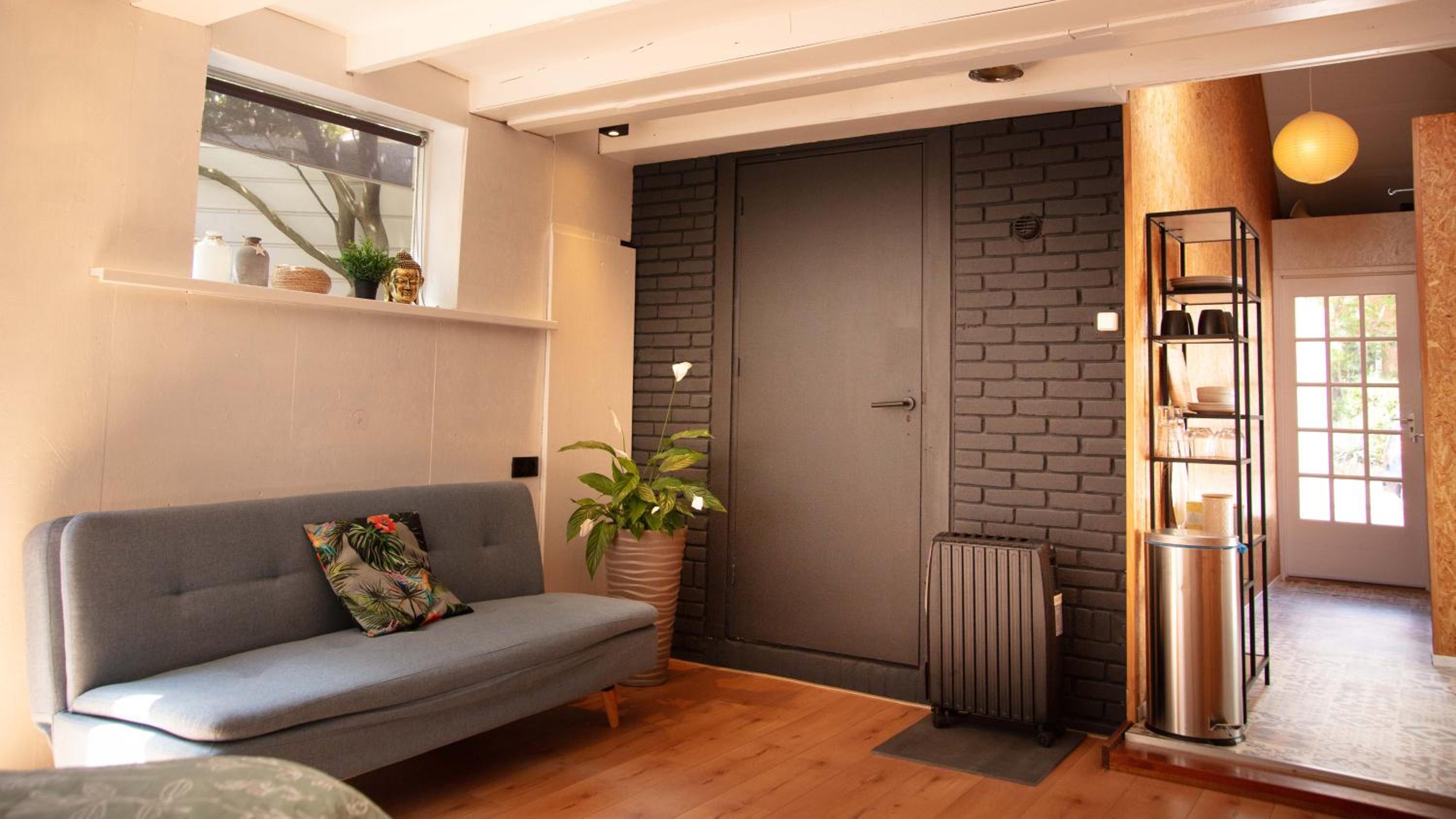 One-Bedroom Apartment photo 3