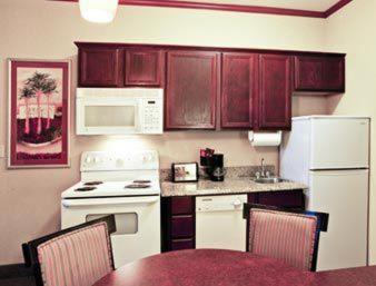 One-Bedroom Suite with Two Queen Beds - Non-Smoking - Photo 3