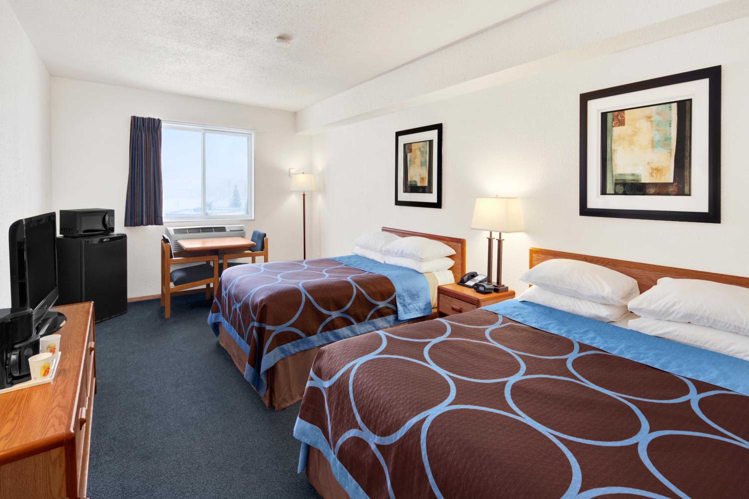 Queen Room with Two Queen Beds - Non-Smoking - Photo 1
