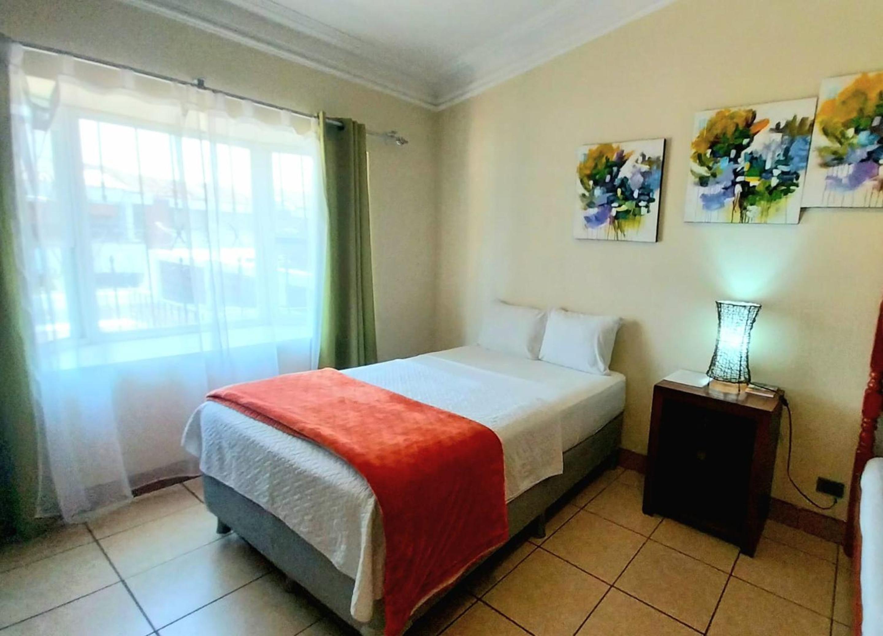 Standard Twin Room with Shared Bathroom