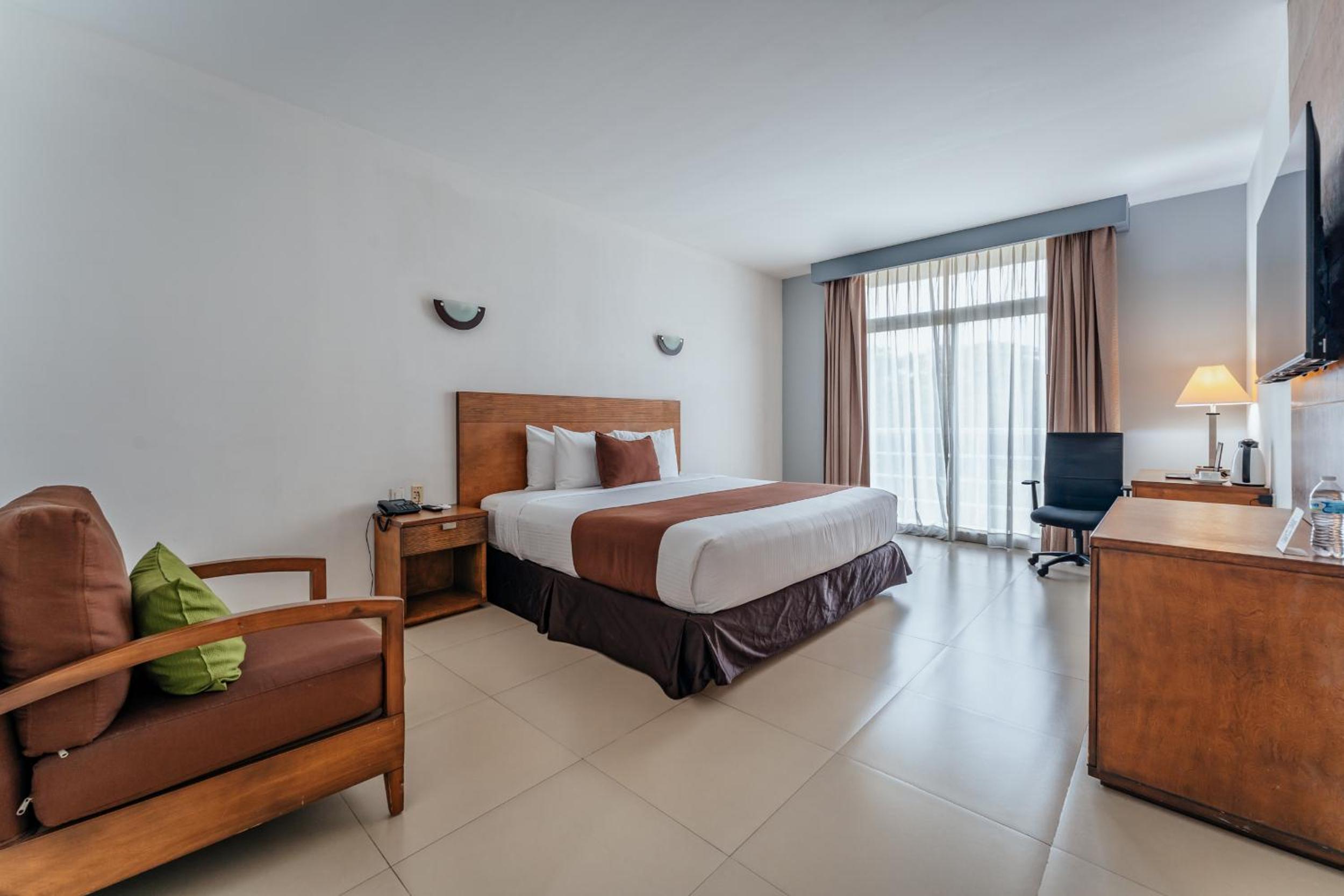 Executive King Room - Photo 3