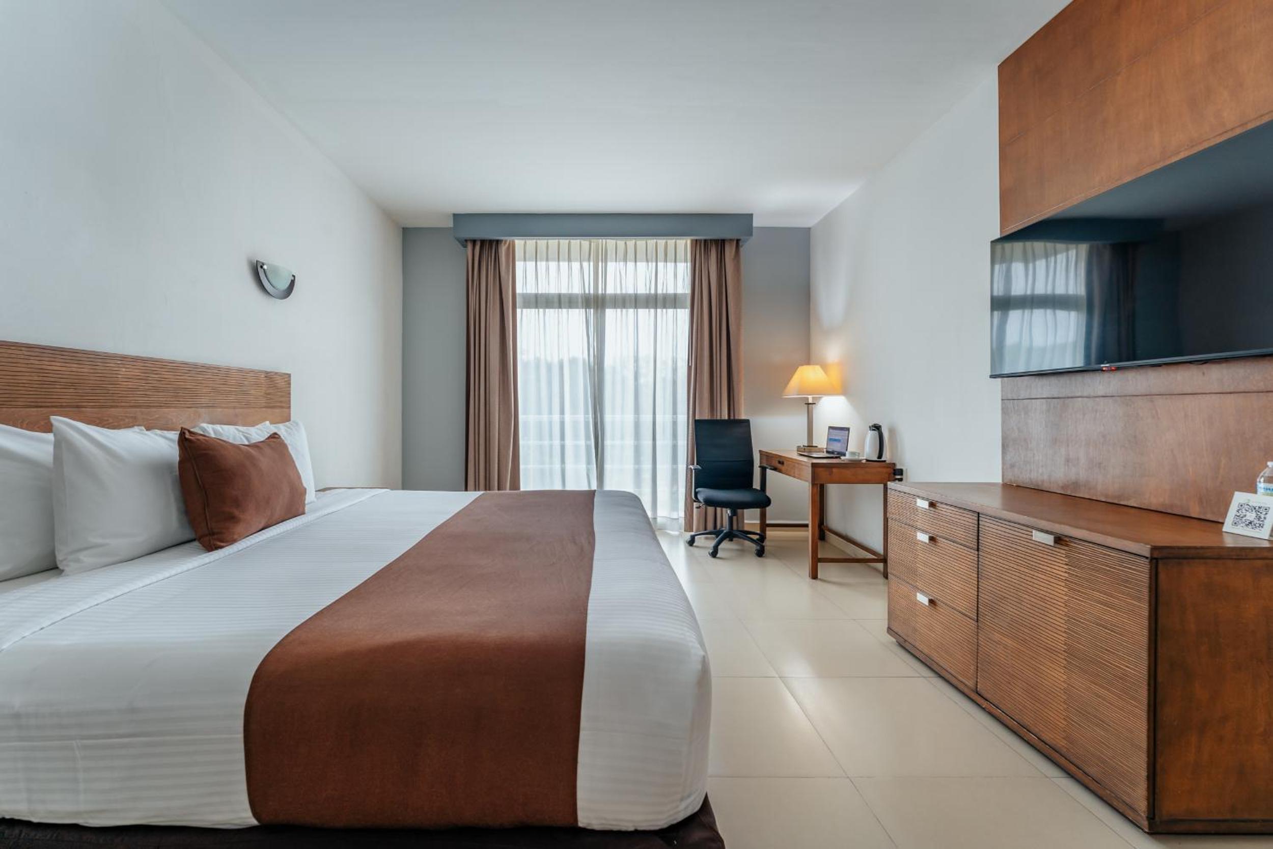 Executive King Room - Photo 5