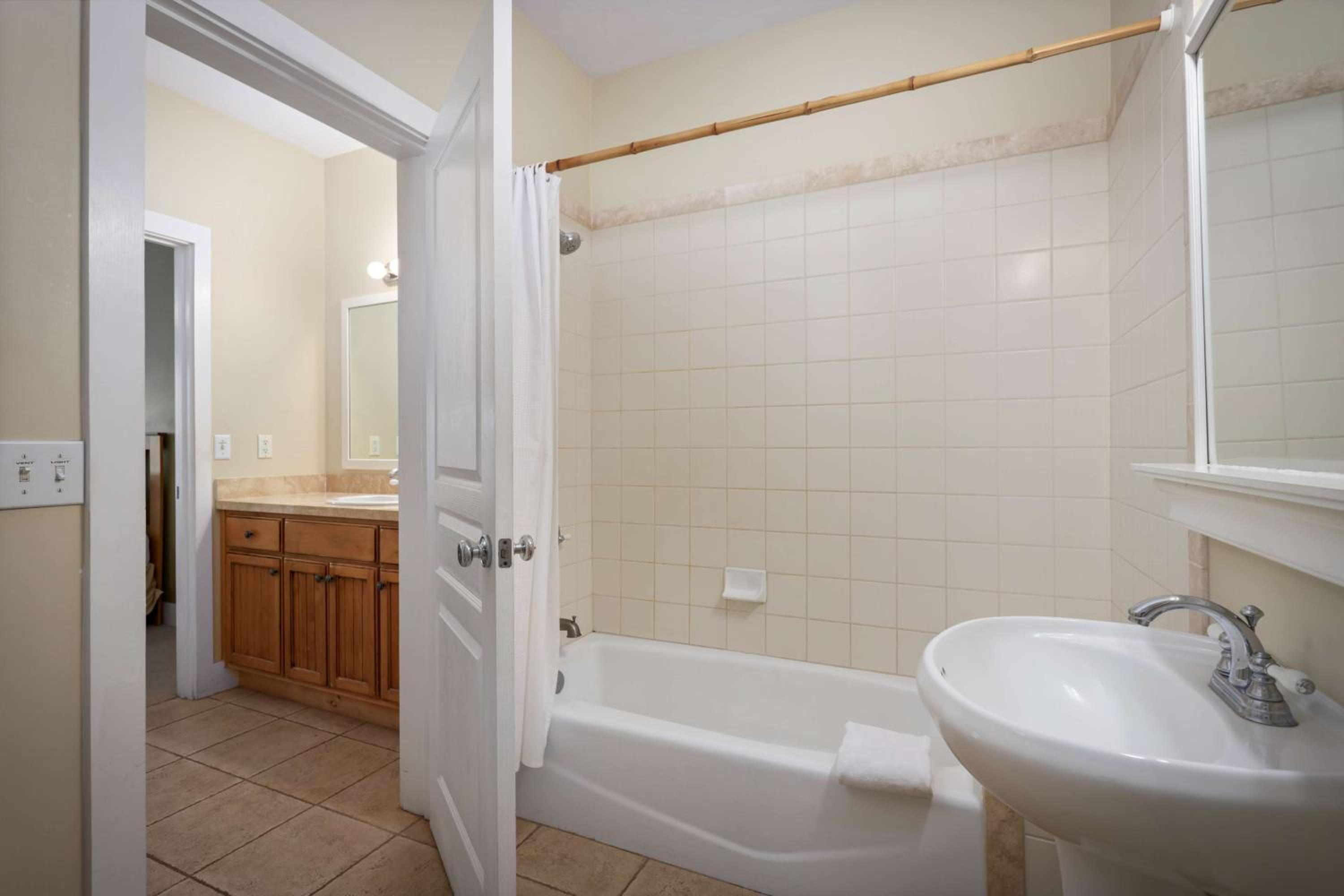 Two-Bedroom Suite with Garden View - Photo 2