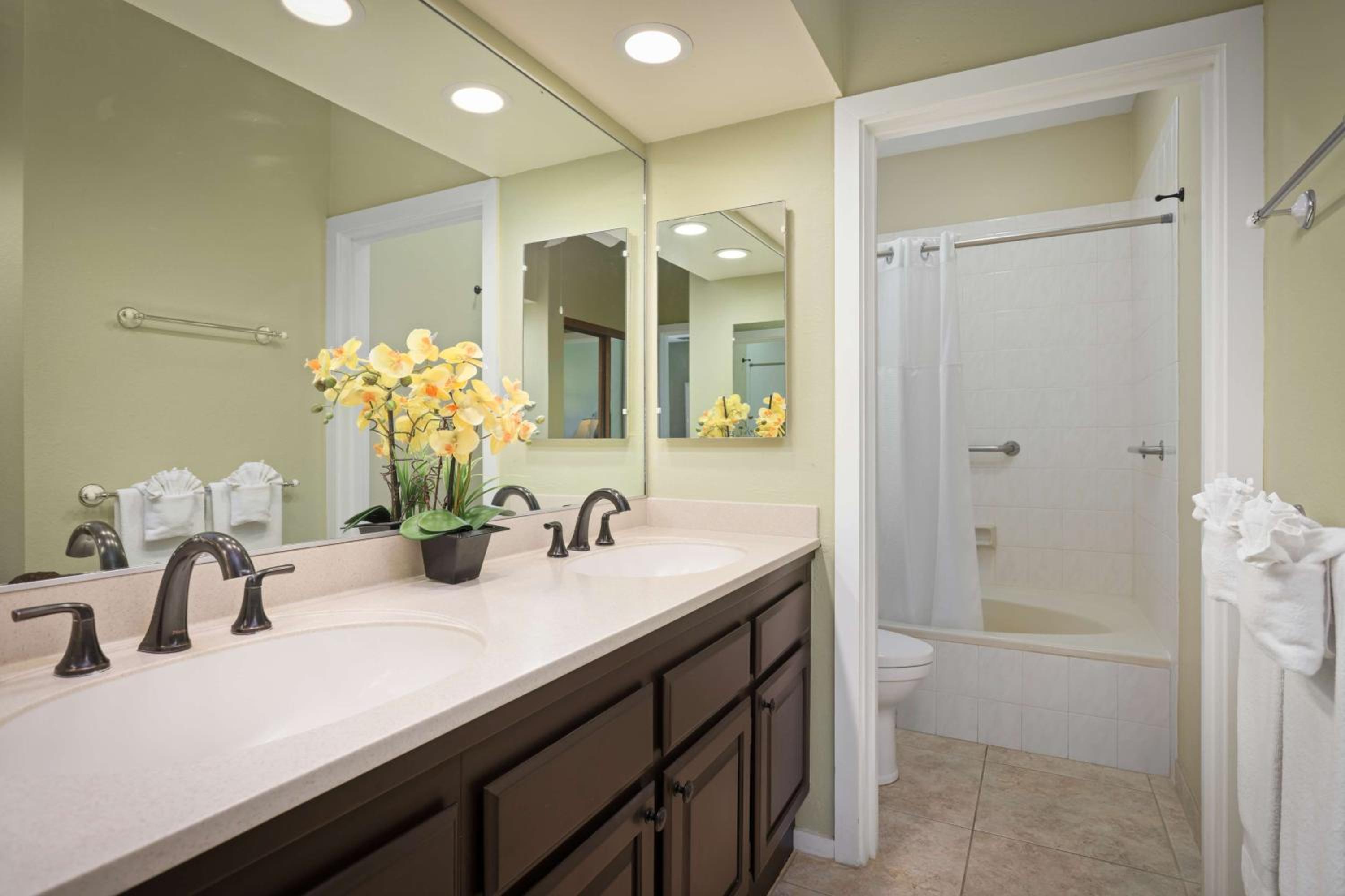 Two-Bedroom Suite - Photo 14