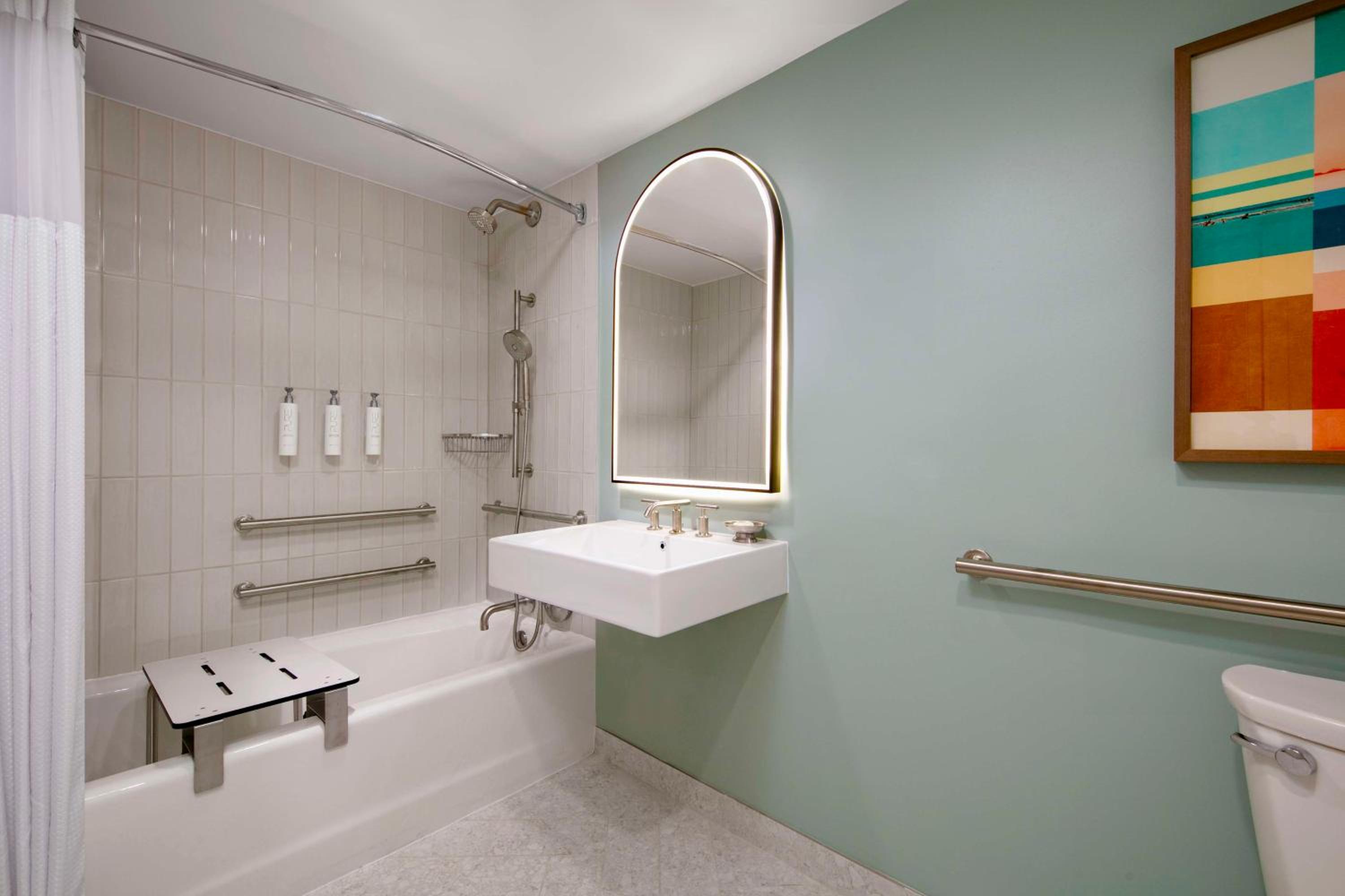 Deluxe Mobility Access – Tub