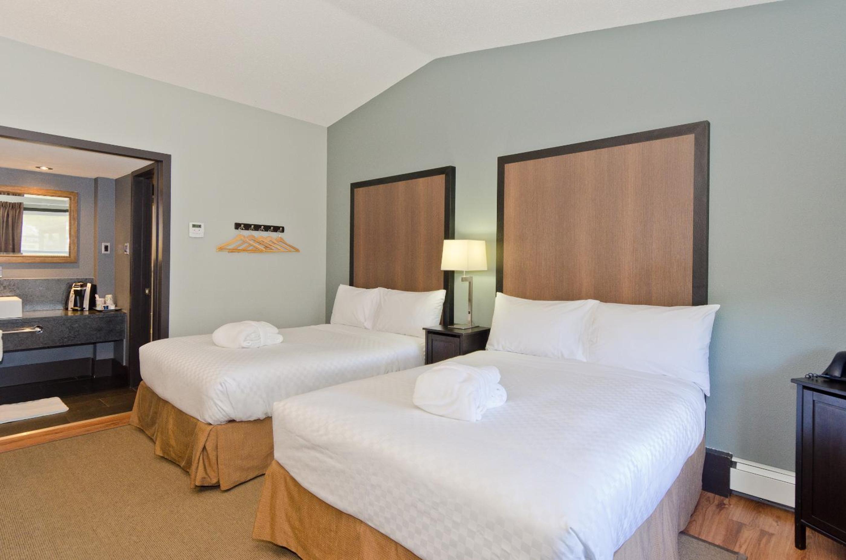 Double Room with Two Double Beds - Photo 17