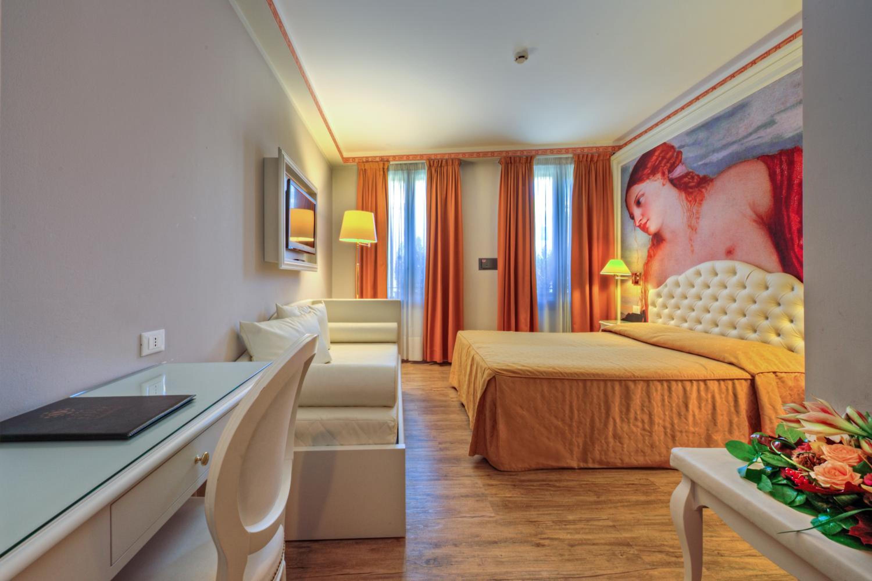 Double Room with View - Photo 1