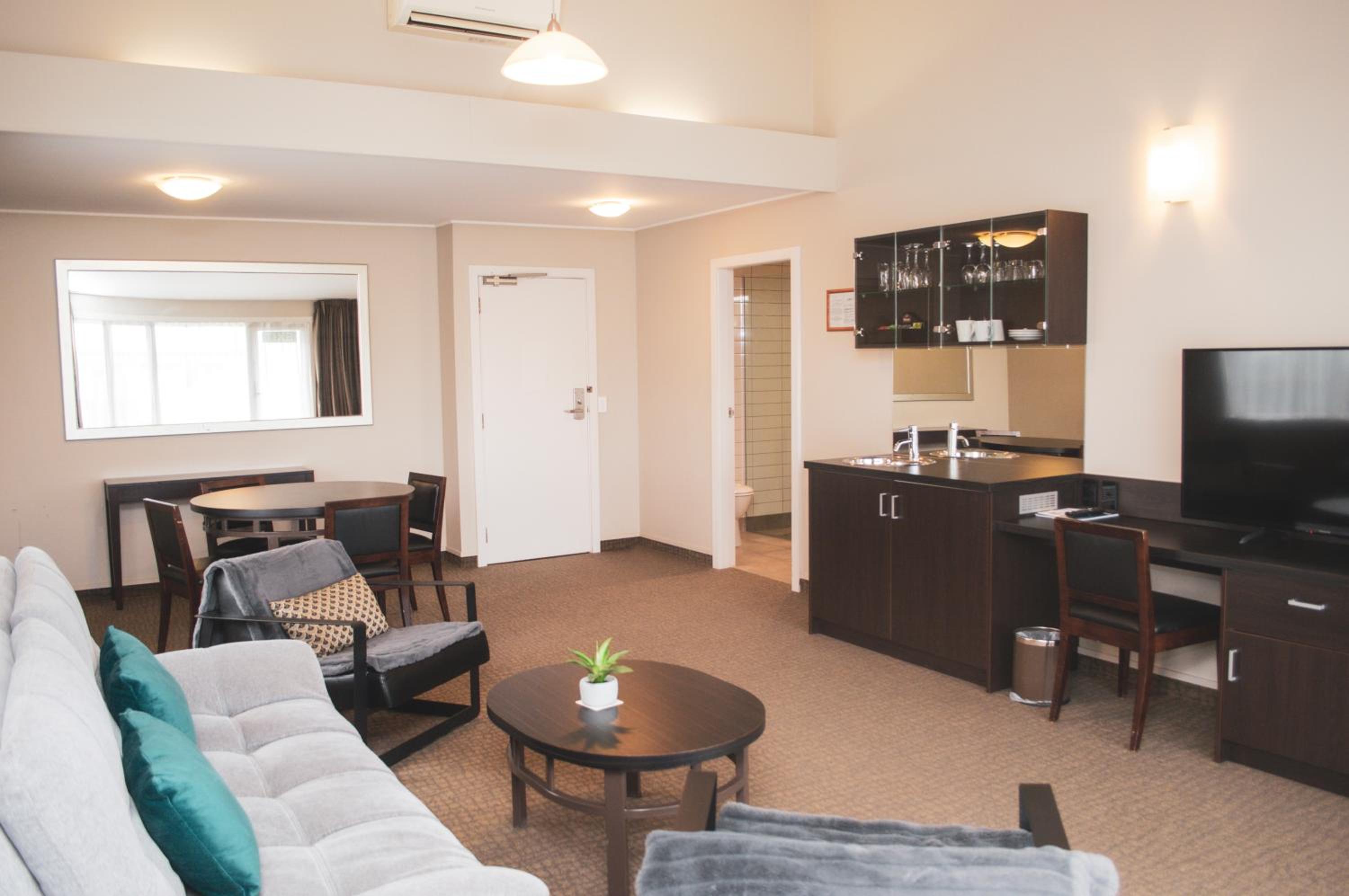 Executive Suite - Photo 1