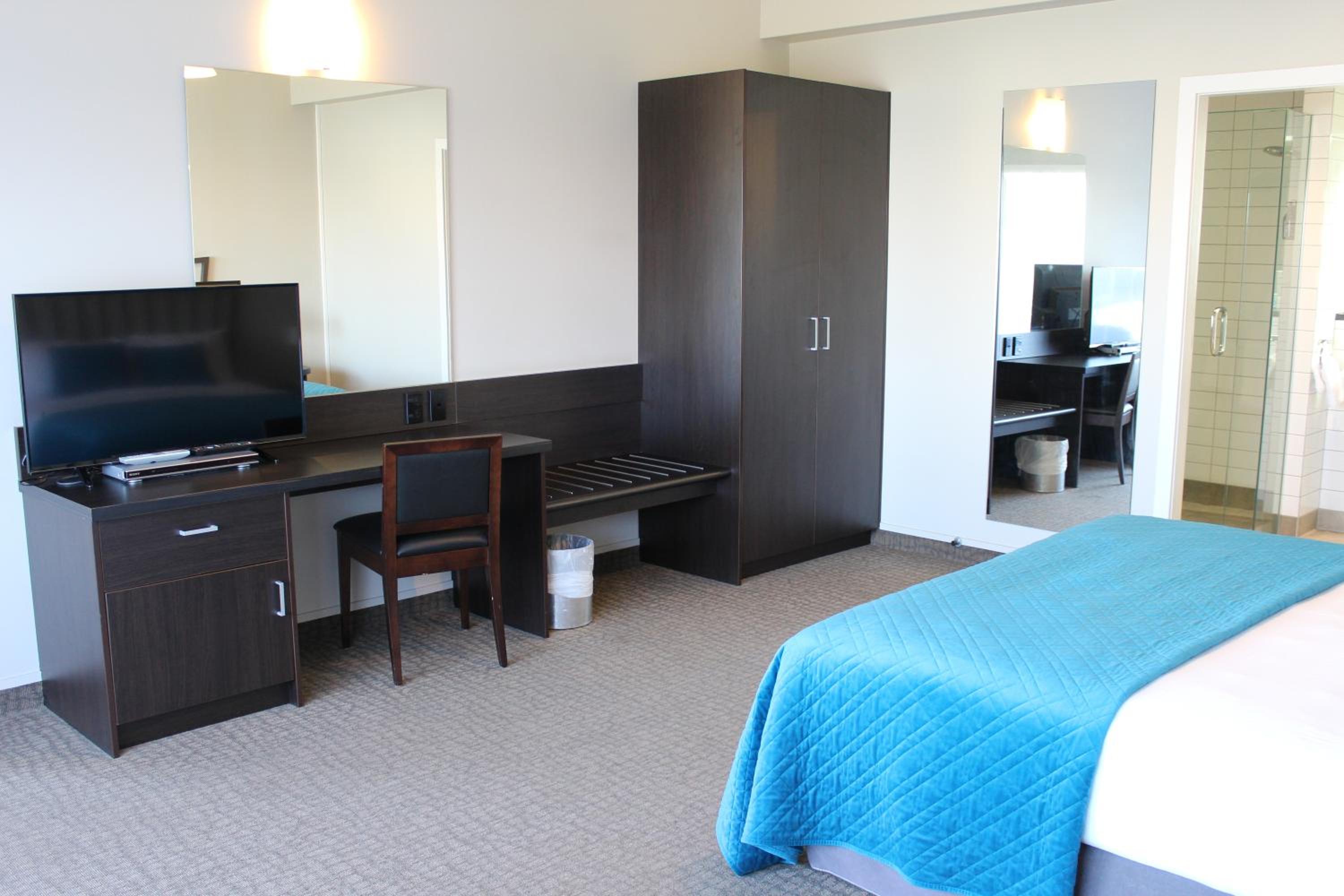 Executive Suite - Photo 3
